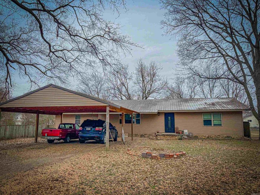 SPACIOUS AND CONVENIENT!!! Look no further! This 4 bedroom, 3 bathroom home is boasting over 2100 square feet, remodeled, fenced in yard and covered deck! Call today for your showing!!