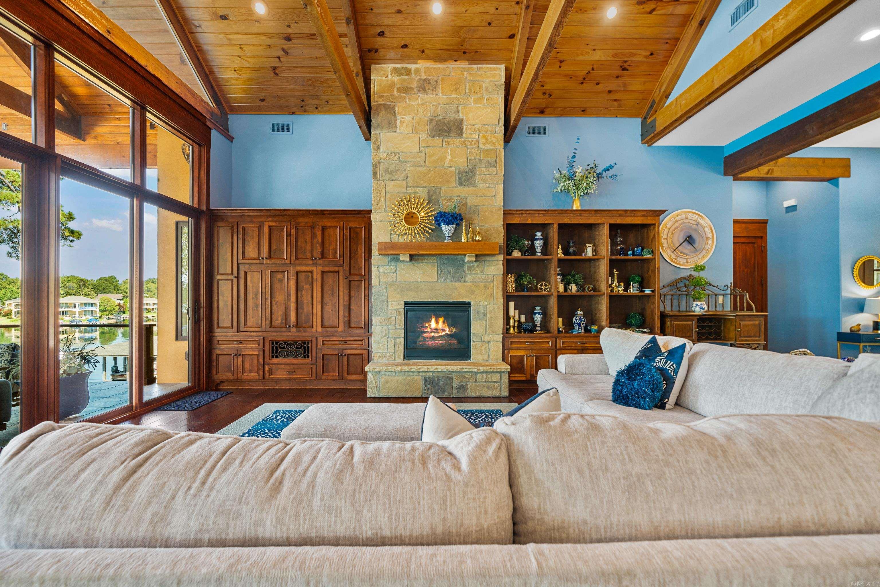 OAK SHORES ESTATES - Residential