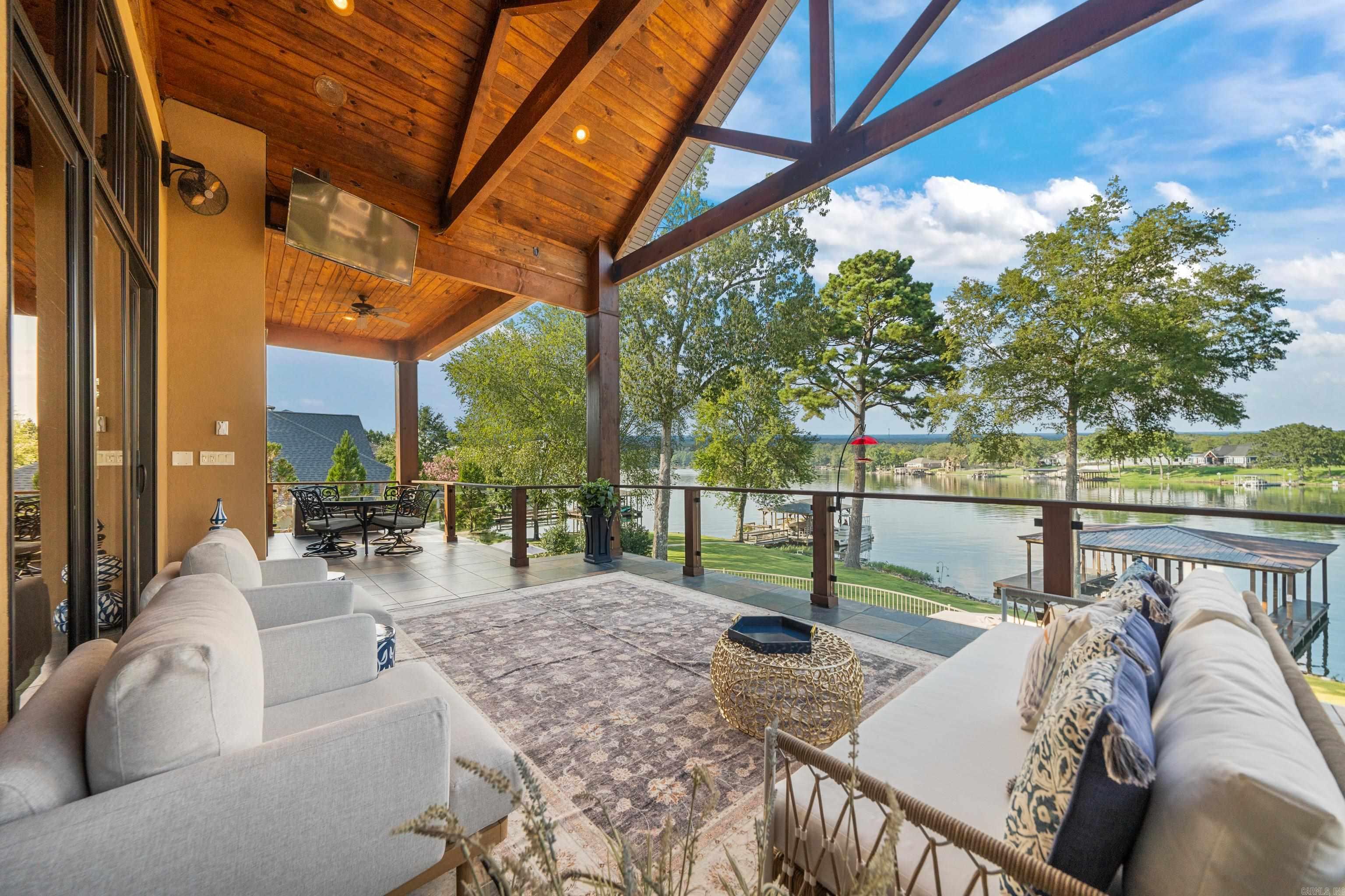OAK SHORES ESTATES - Residential