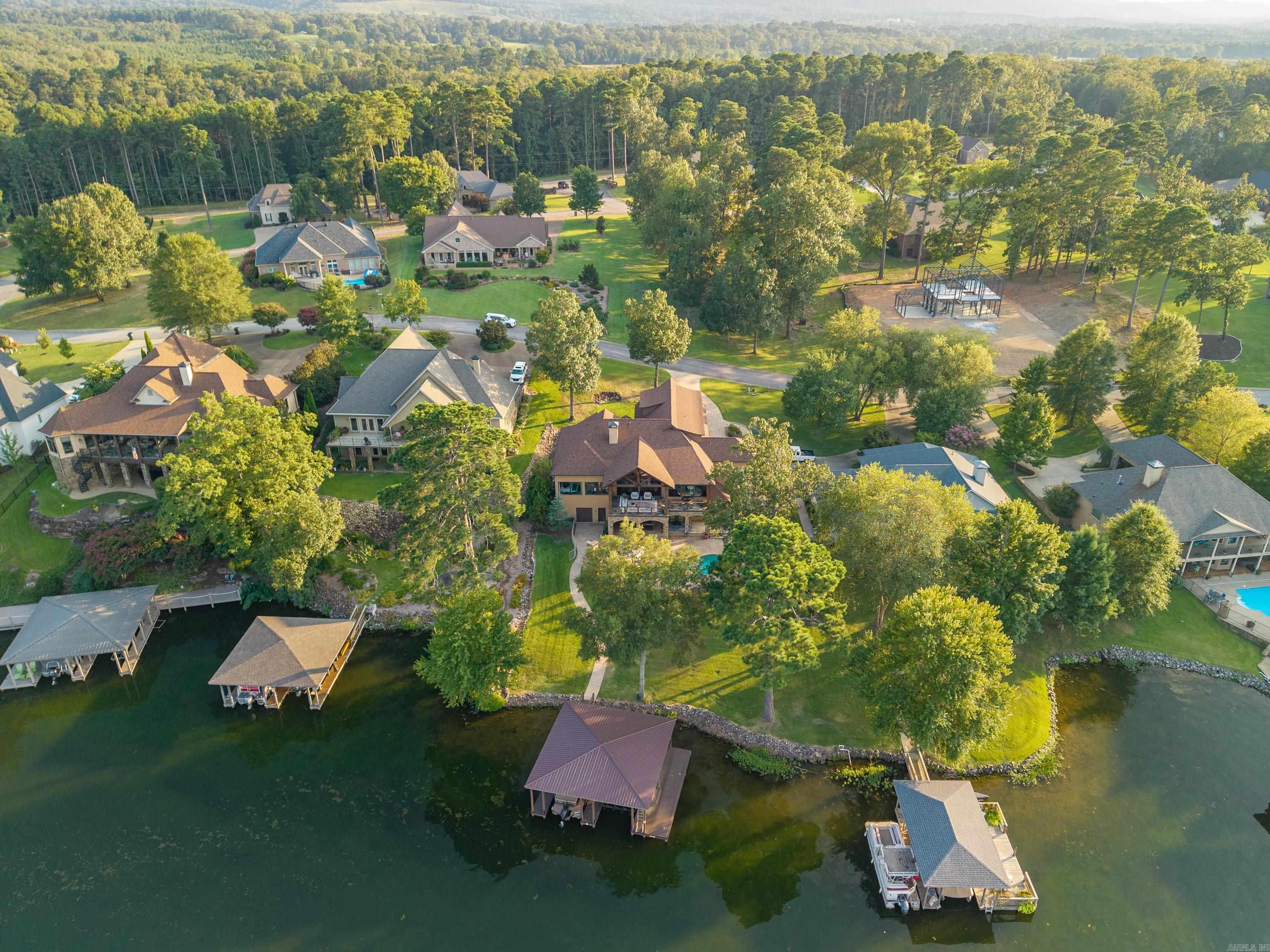 OAK SHORES ESTATES - Residential