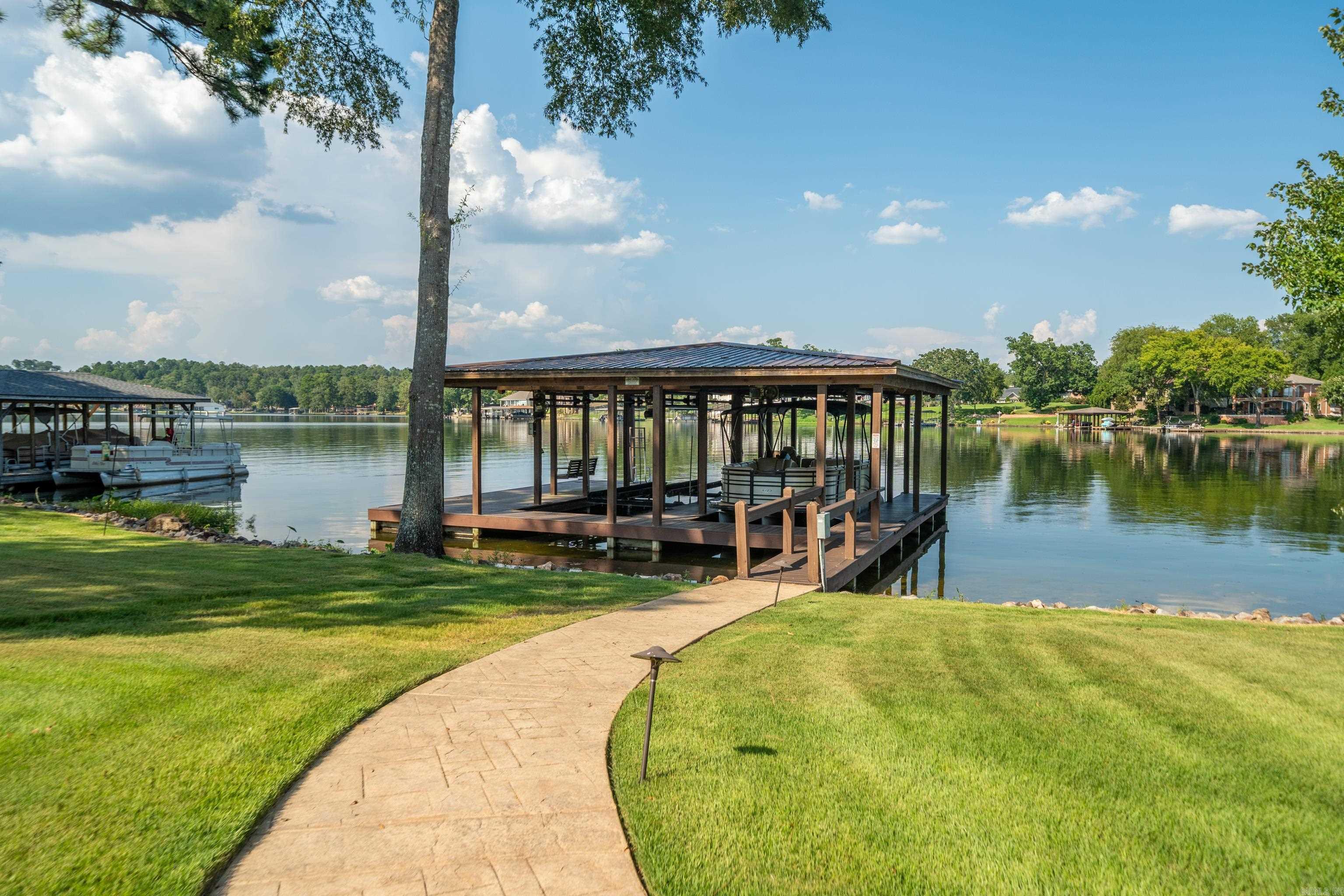 OAK SHORES ESTATES - Residential