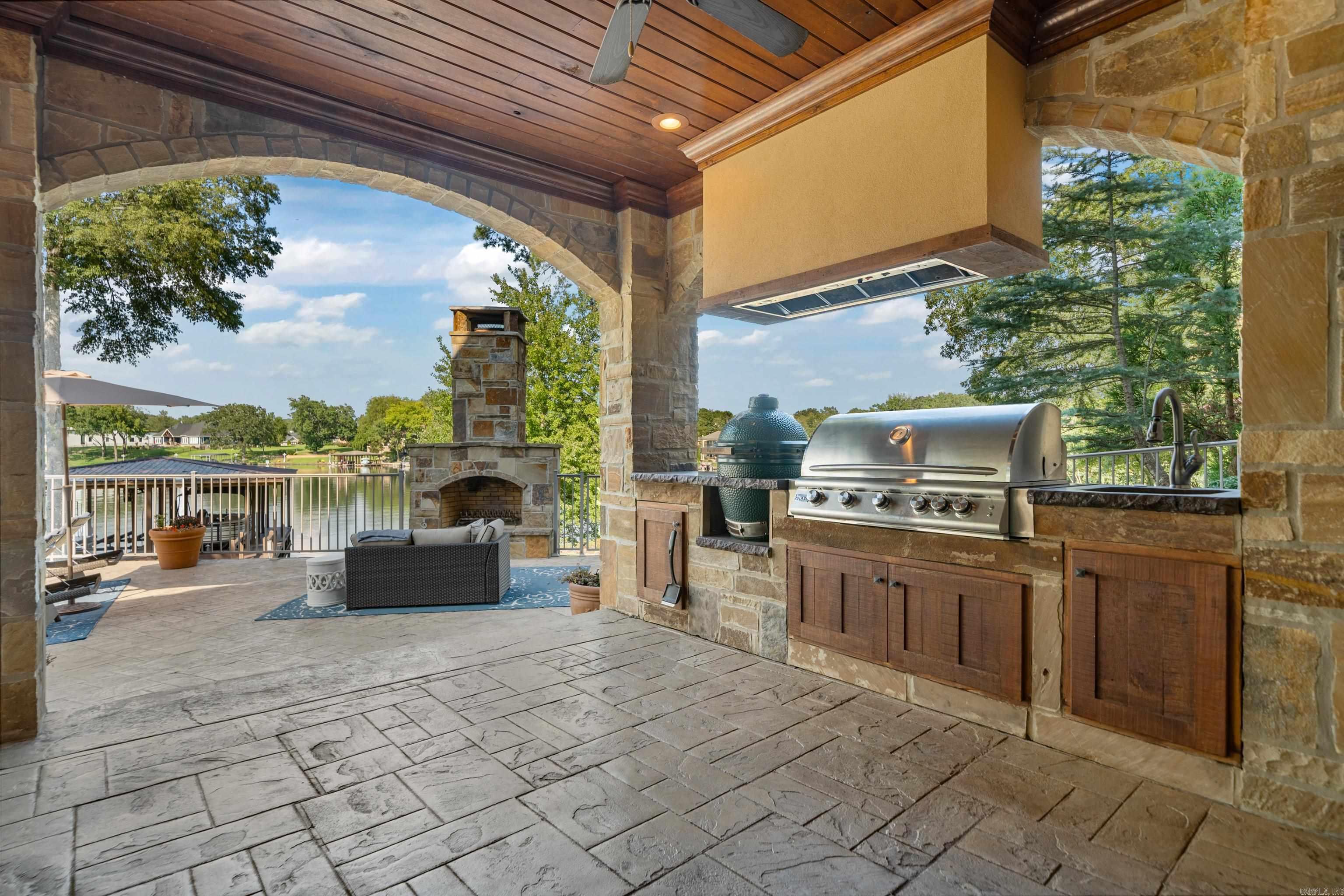 OAK SHORES ESTATES - Residential