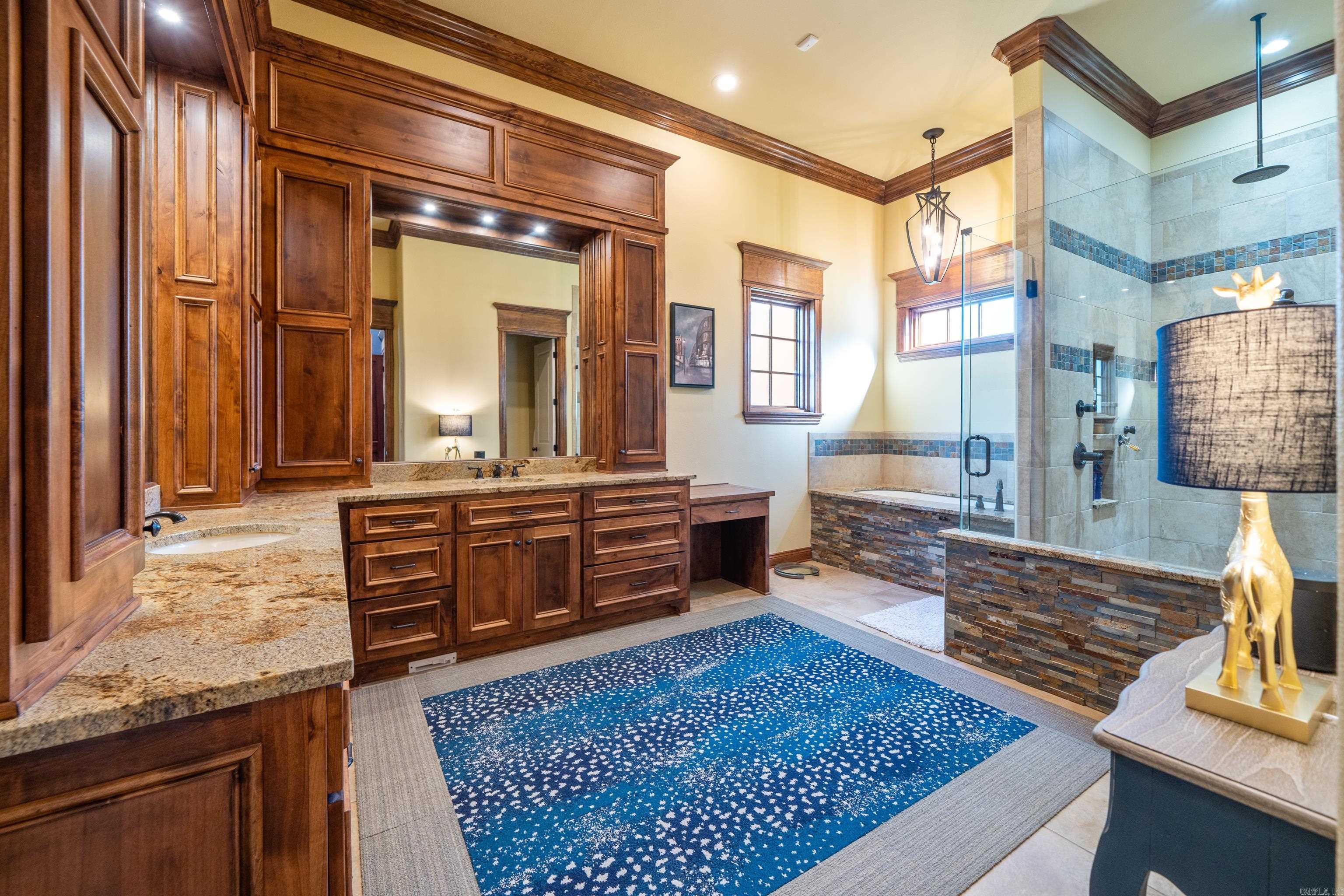 OAK SHORES ESTATES - Residential