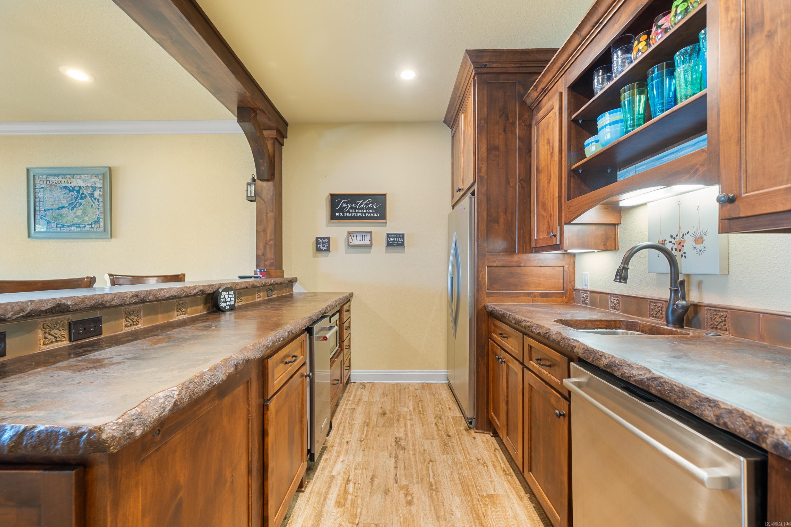 OAK SHORES ESTATES - Residential