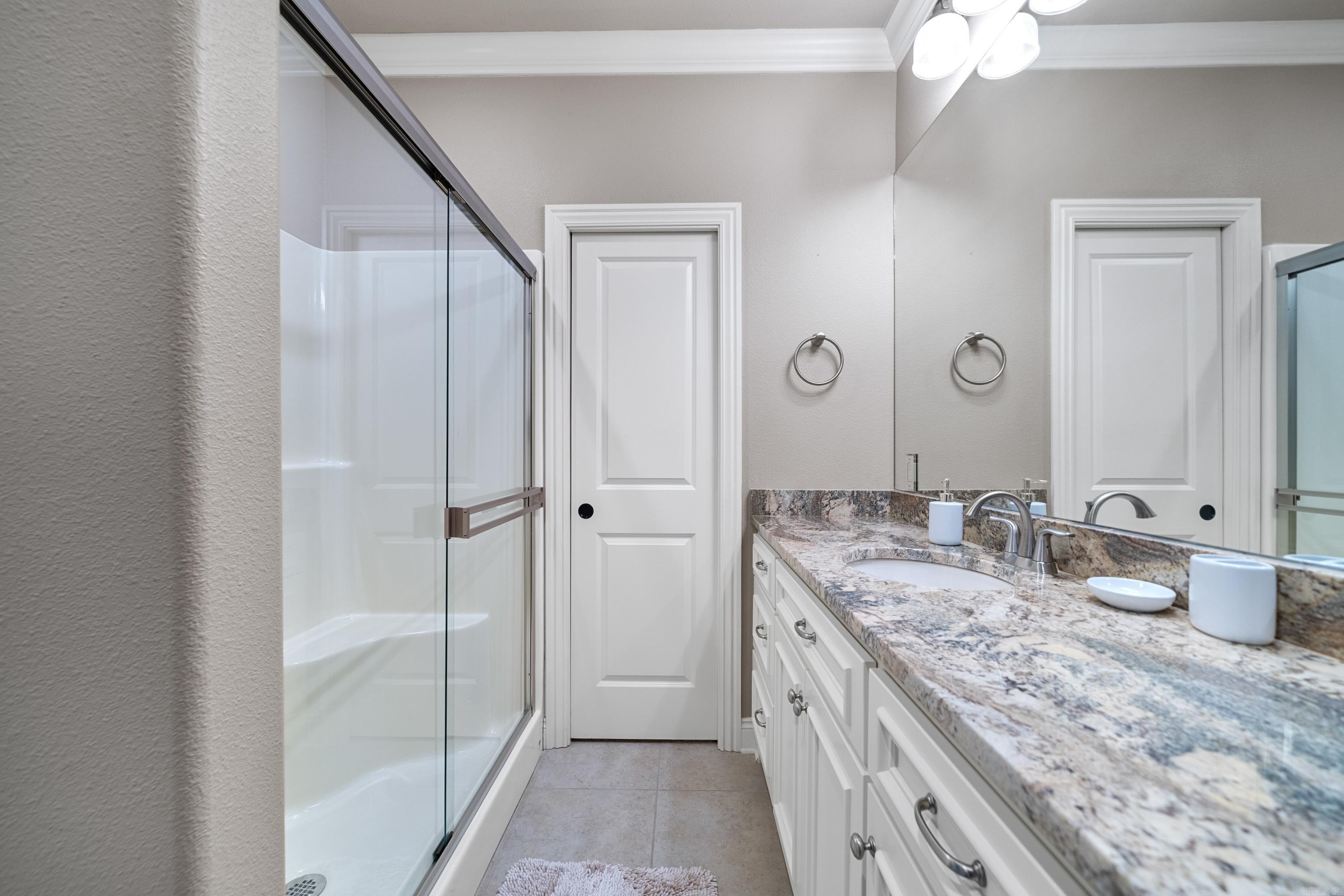 OAK SHORES ESTATES - Residential