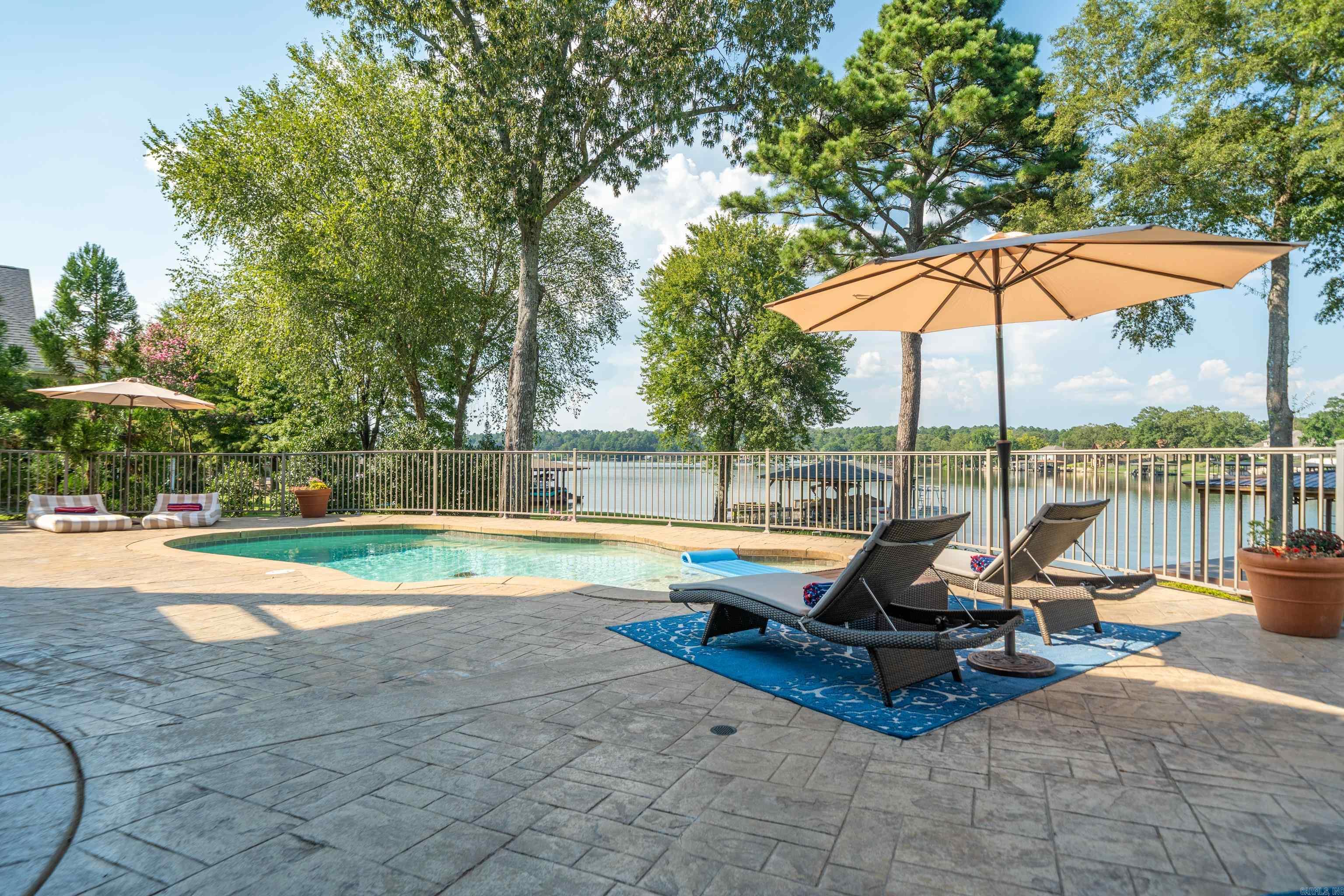 OAK SHORES ESTATES - Residential