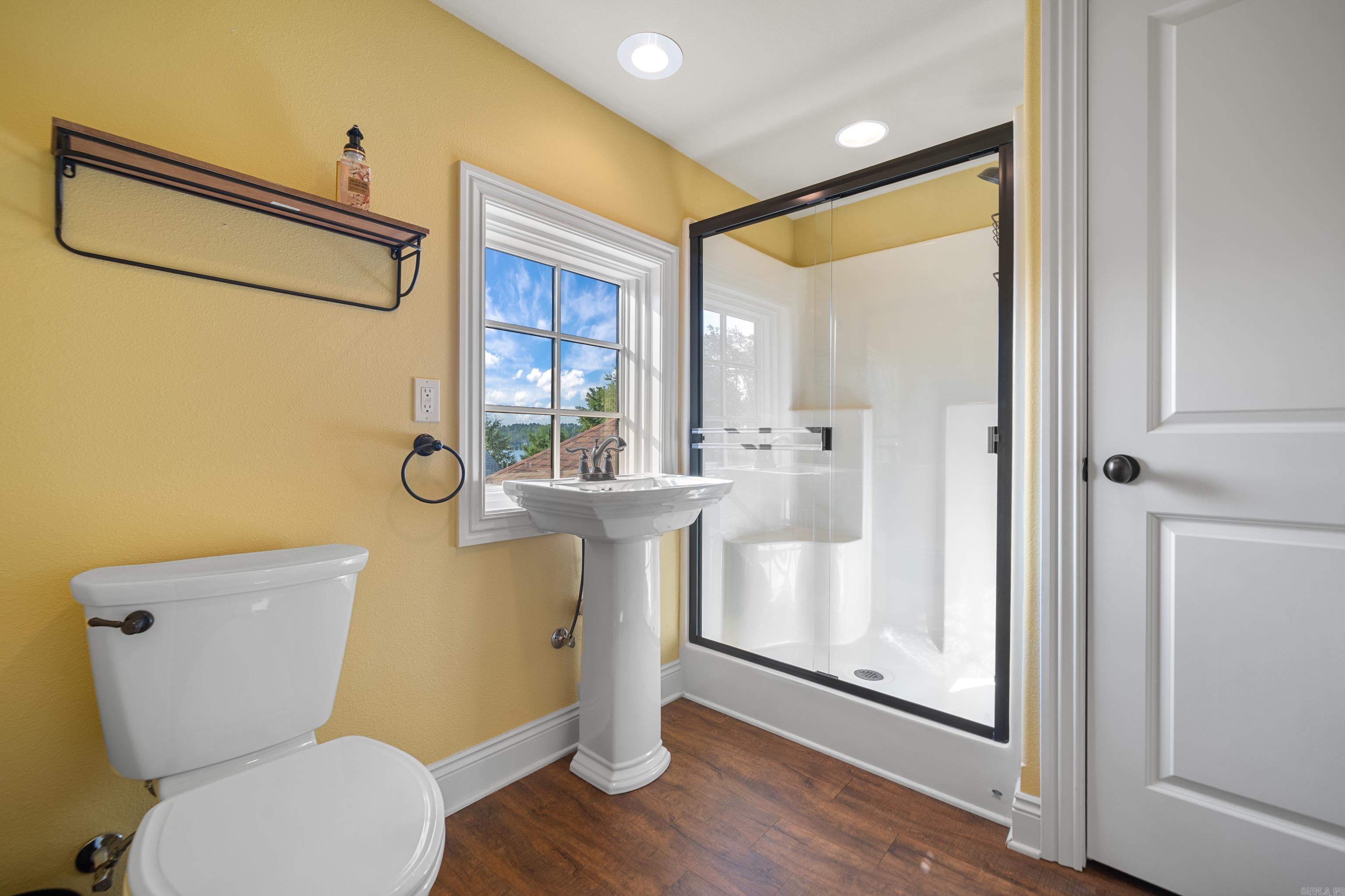 OAK SHORES ESTATES - Residential