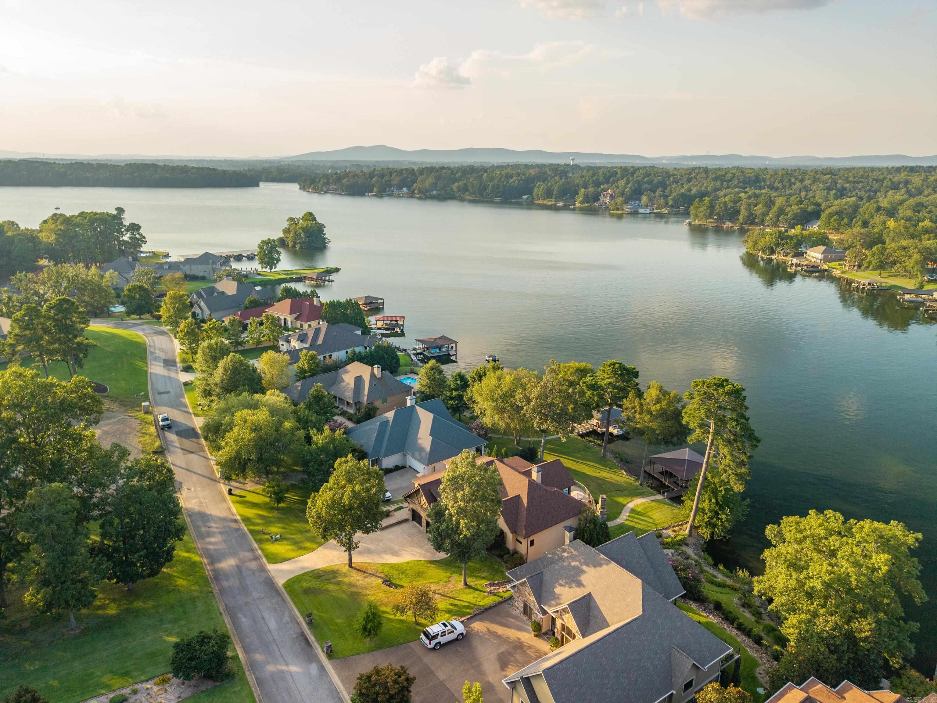 OAK SHORES ESTATES - Residential