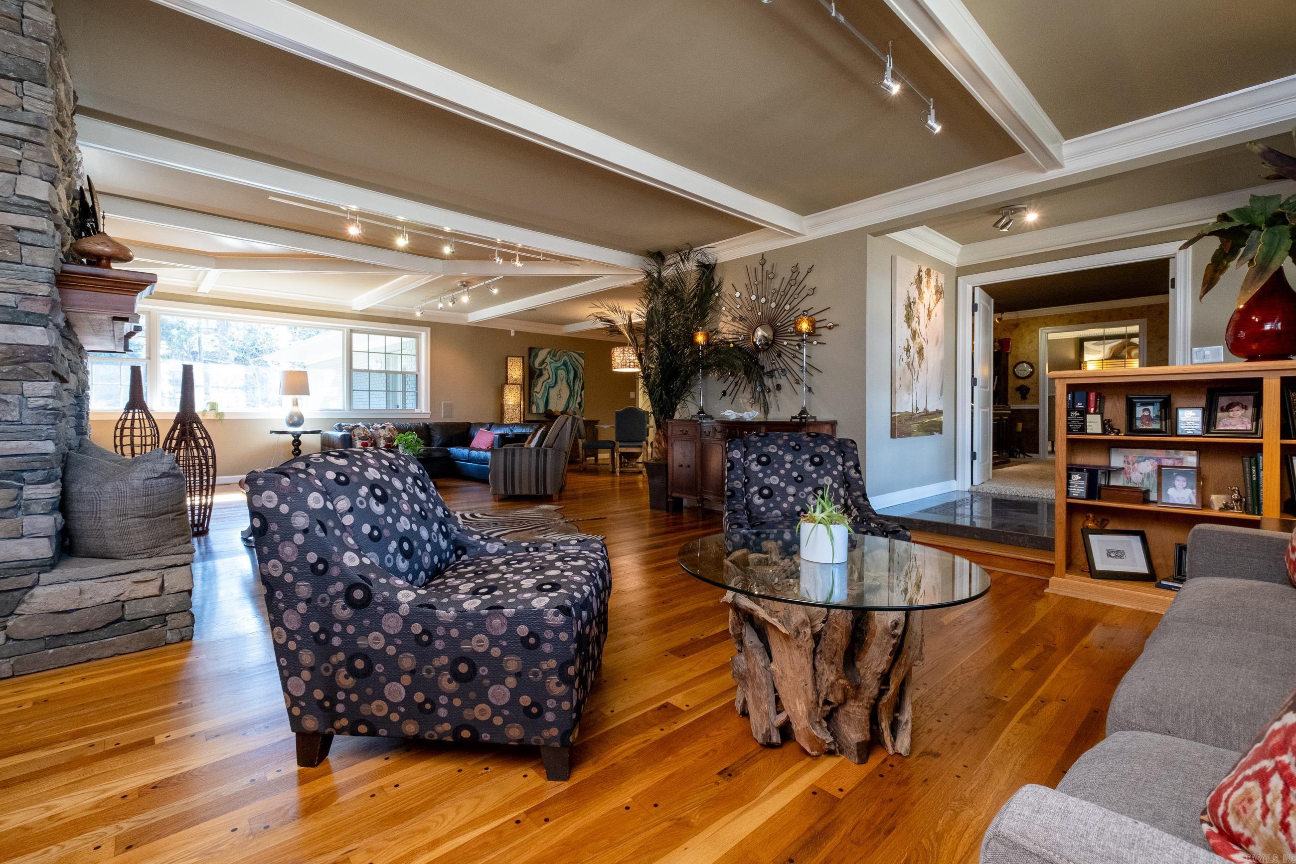 EAST PALISADES - Residential