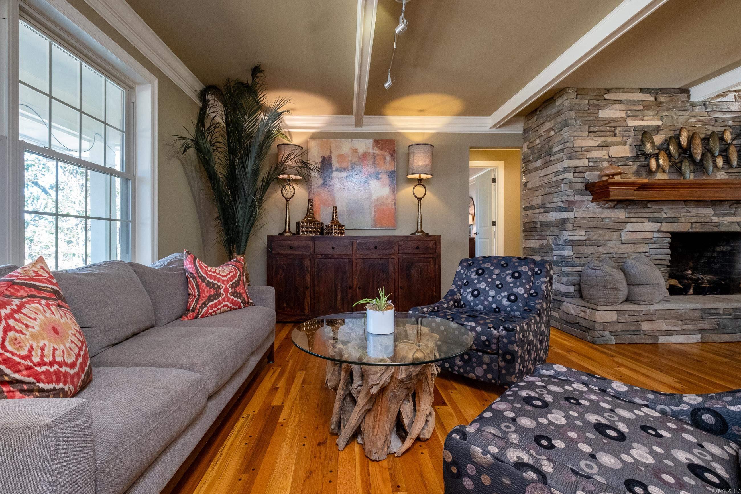 EAST PALISADES - Residential