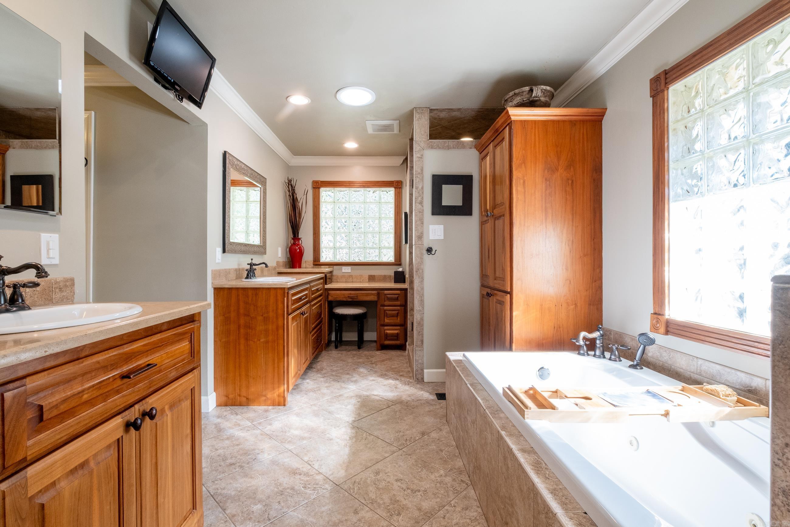 EAST PALISADES - Residential