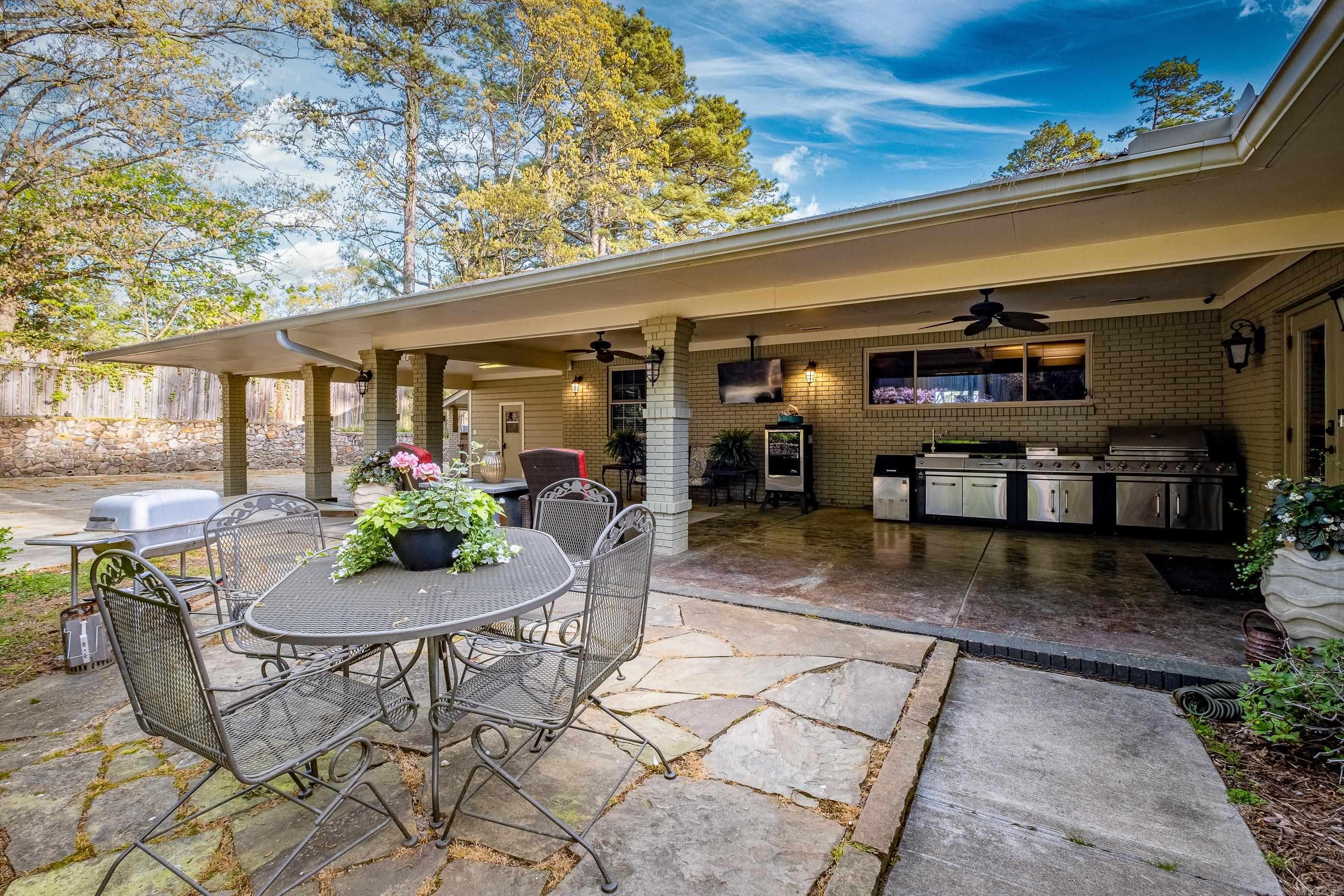 EAST PALISADES - Residential