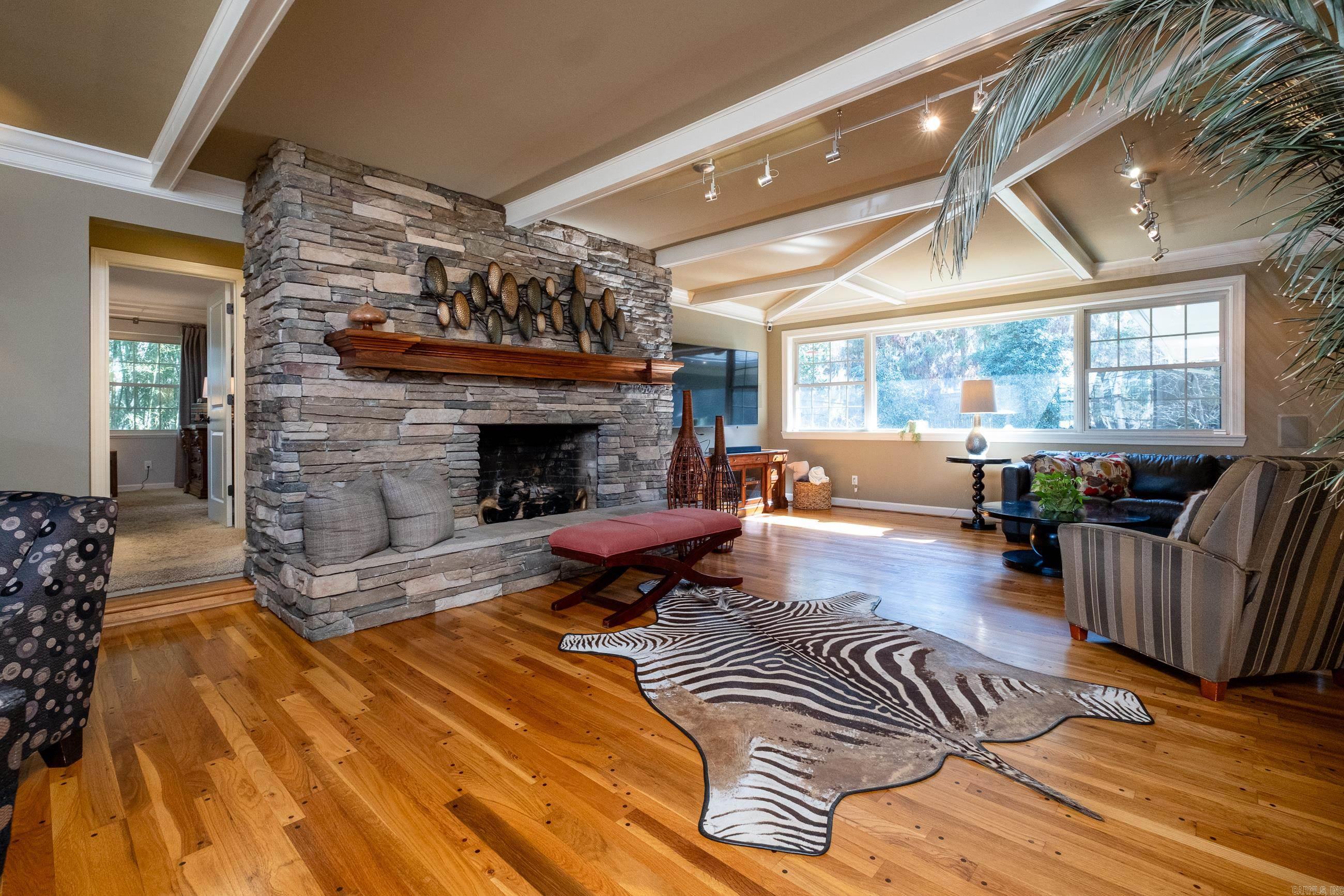 EAST PALISADES - Residential