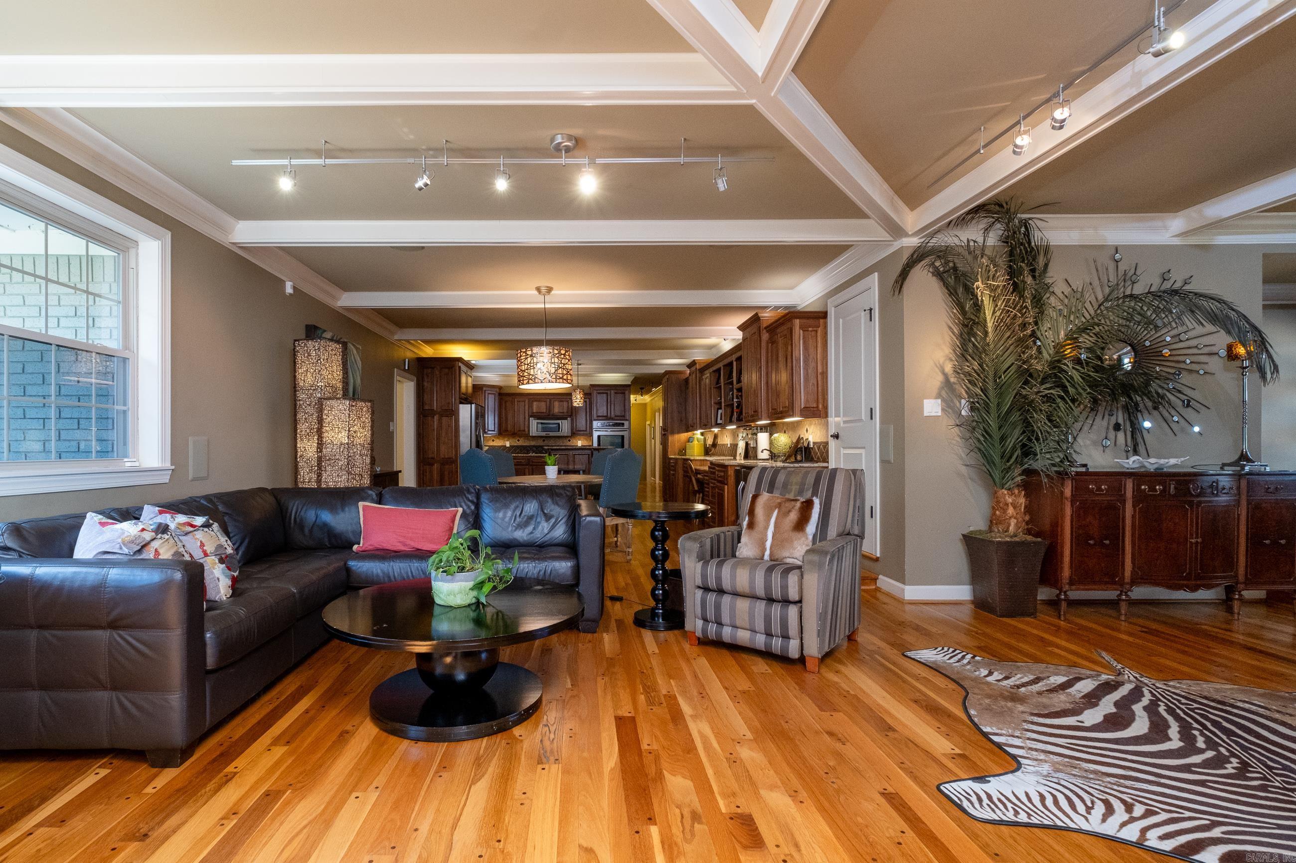 EAST PALISADES - Residential