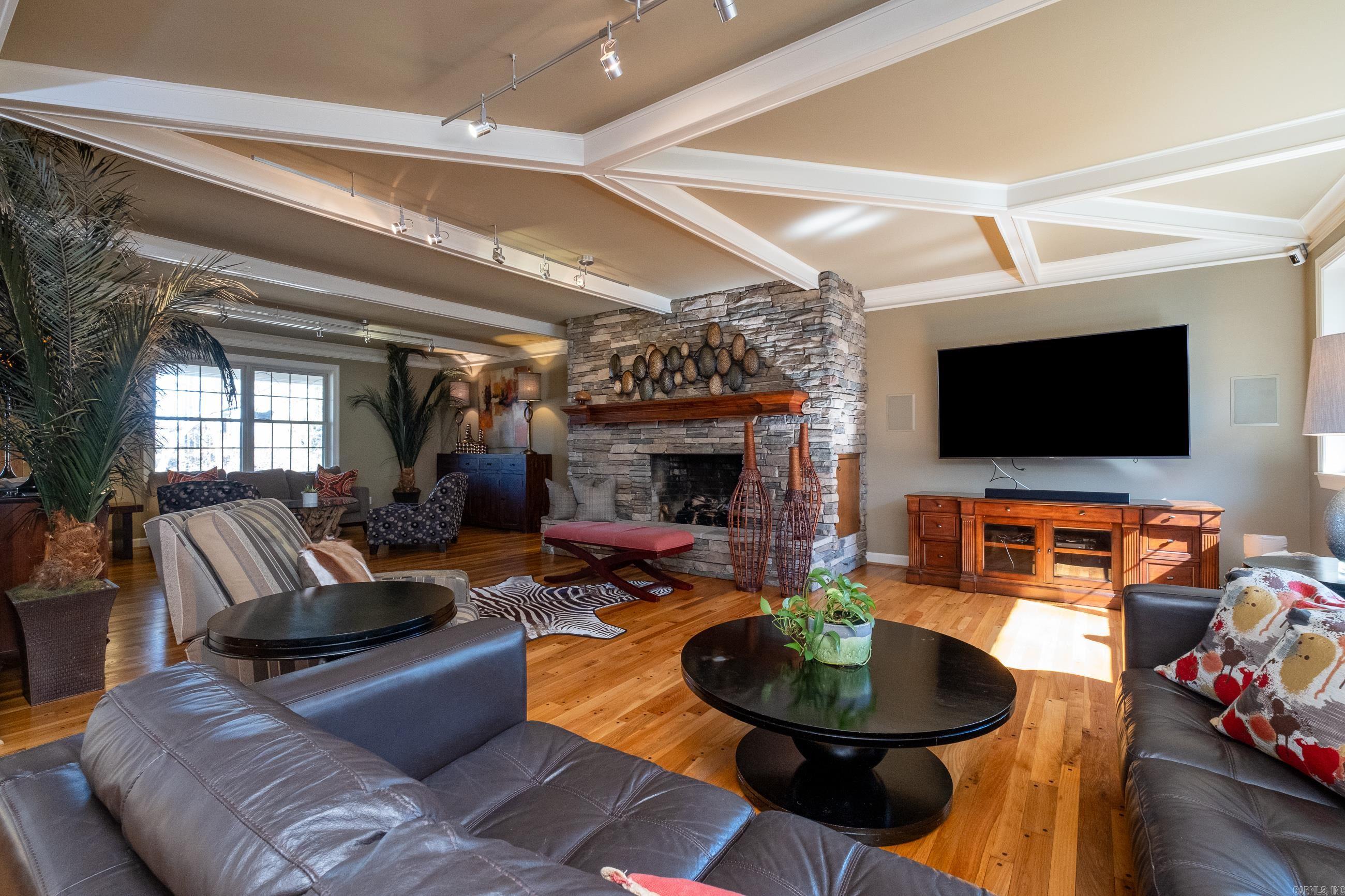 EAST PALISADES - Residential