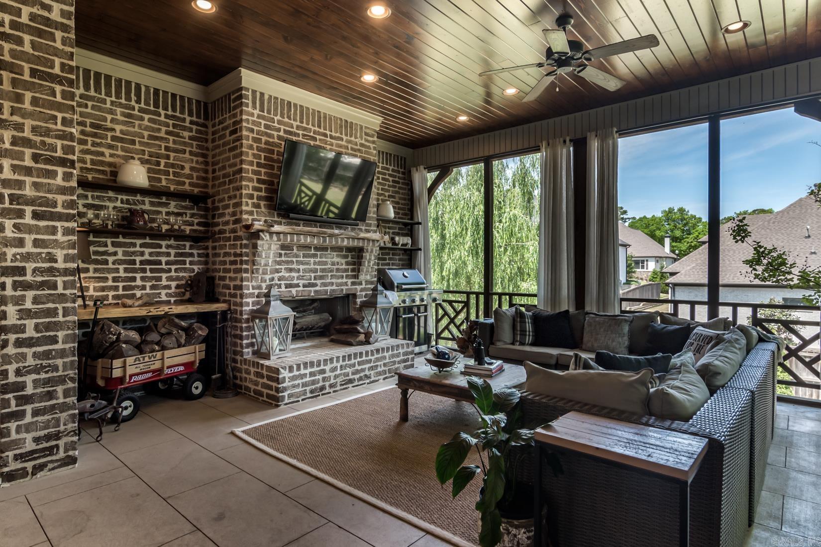 CHENAL VALLEY "MIRABEL COURT" - Residential