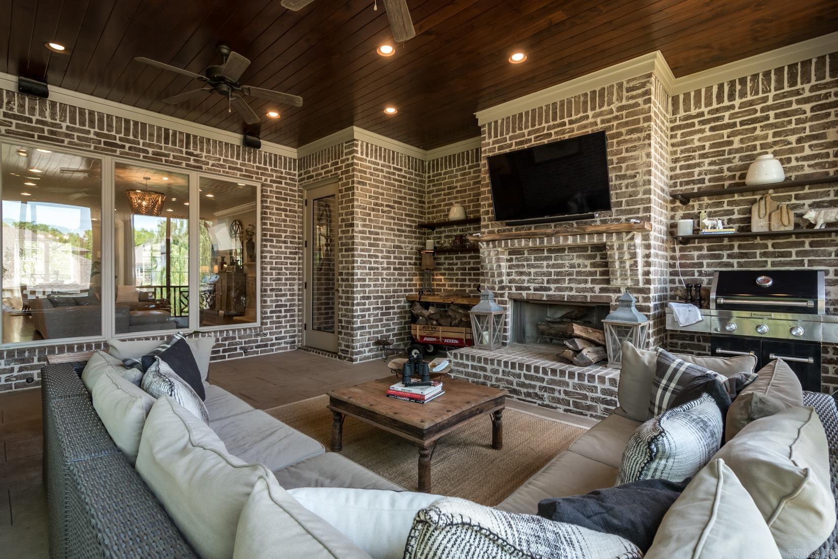 CHENAL VALLEY "MIRABEL COURT" - Residential