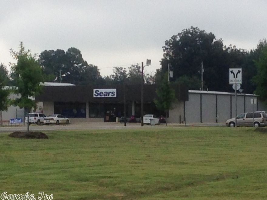 This is a fairly new building located very close to brand new Walmart Supercenter in Newport Arkansas. Property can also be leased for $6,600.00 per month.