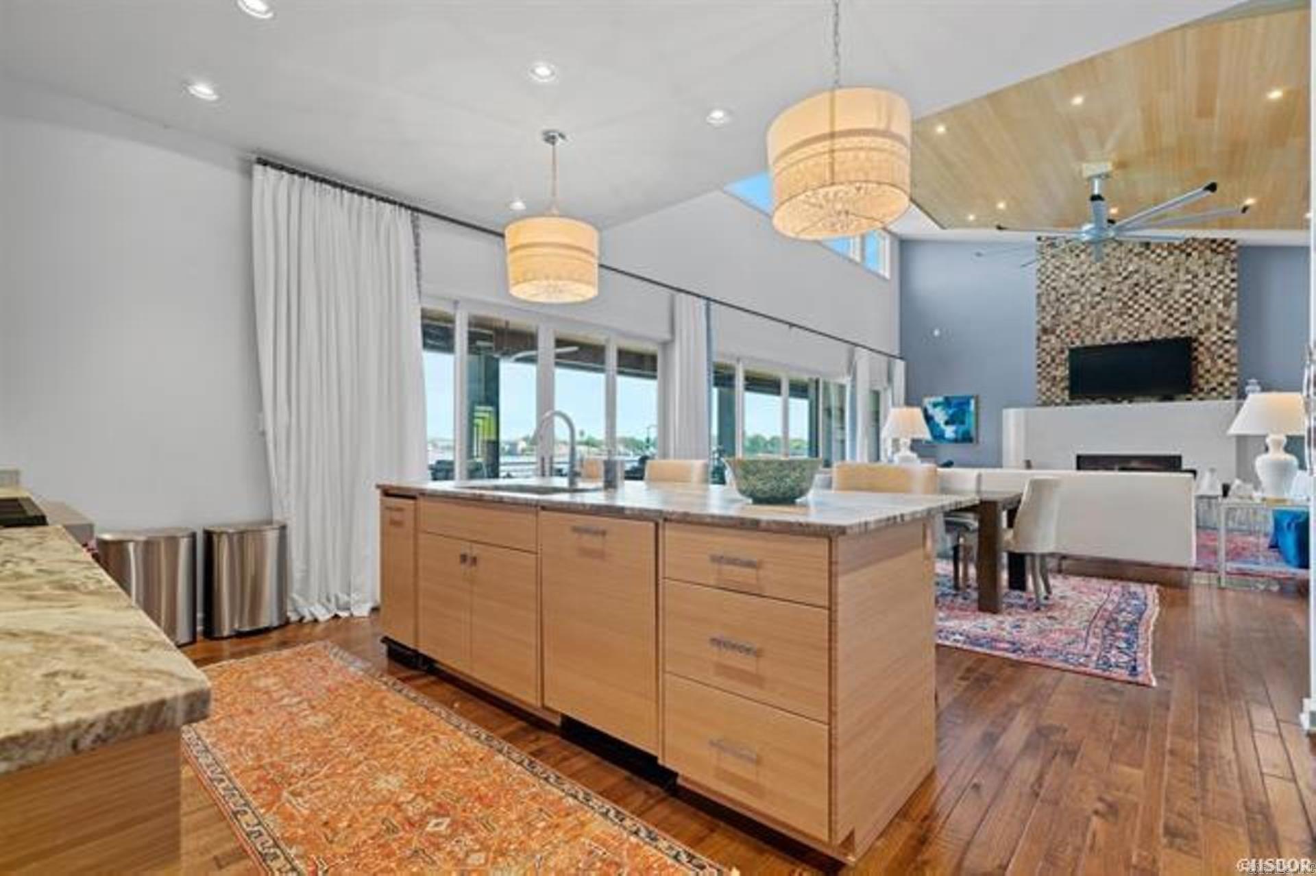 Point on Wilson Point - Residential