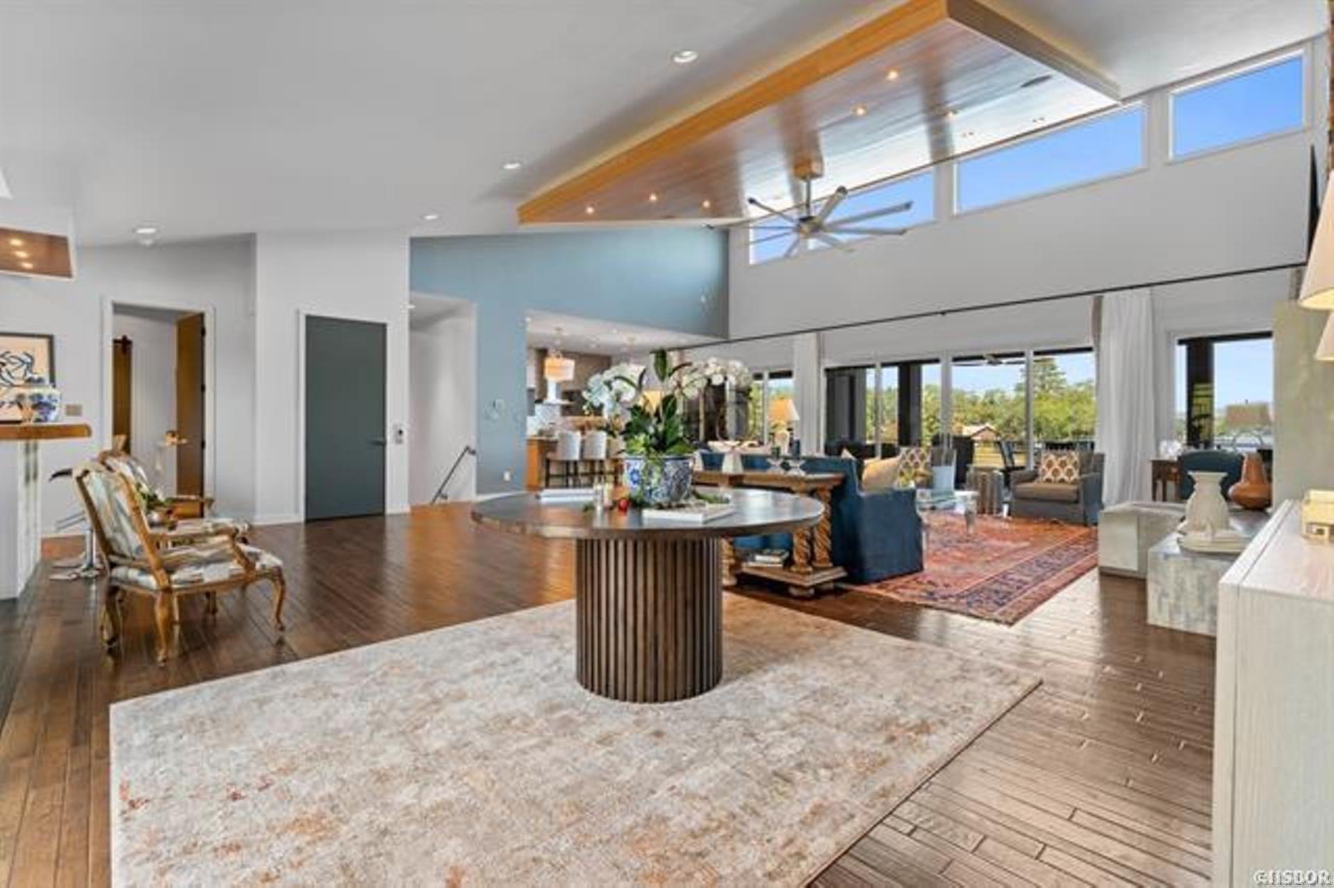 Point on Wilson Point - Residential