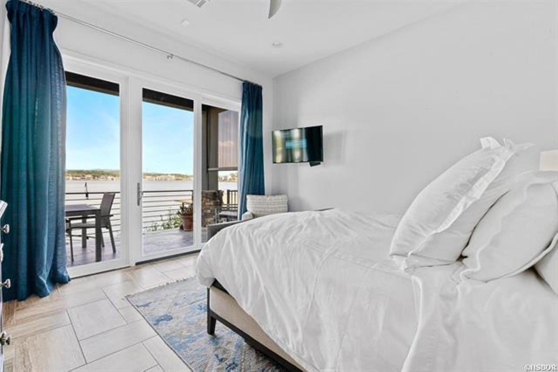 Point on Wilson Point - Residential