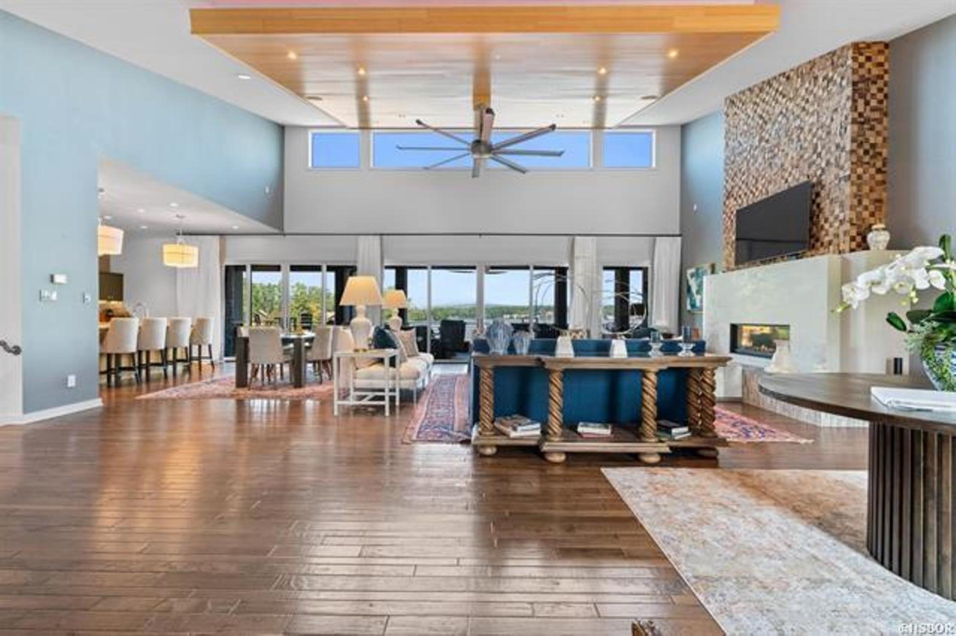 Point on Wilson Point - Residential