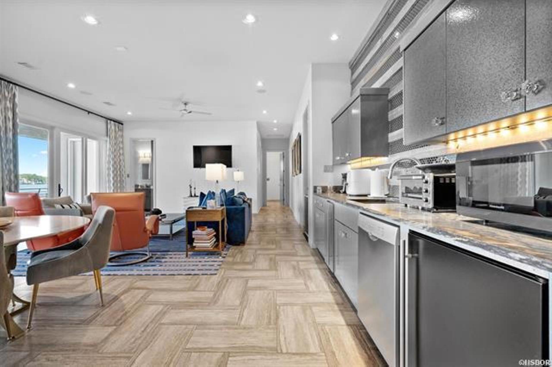 Point on Wilson Point - Residential