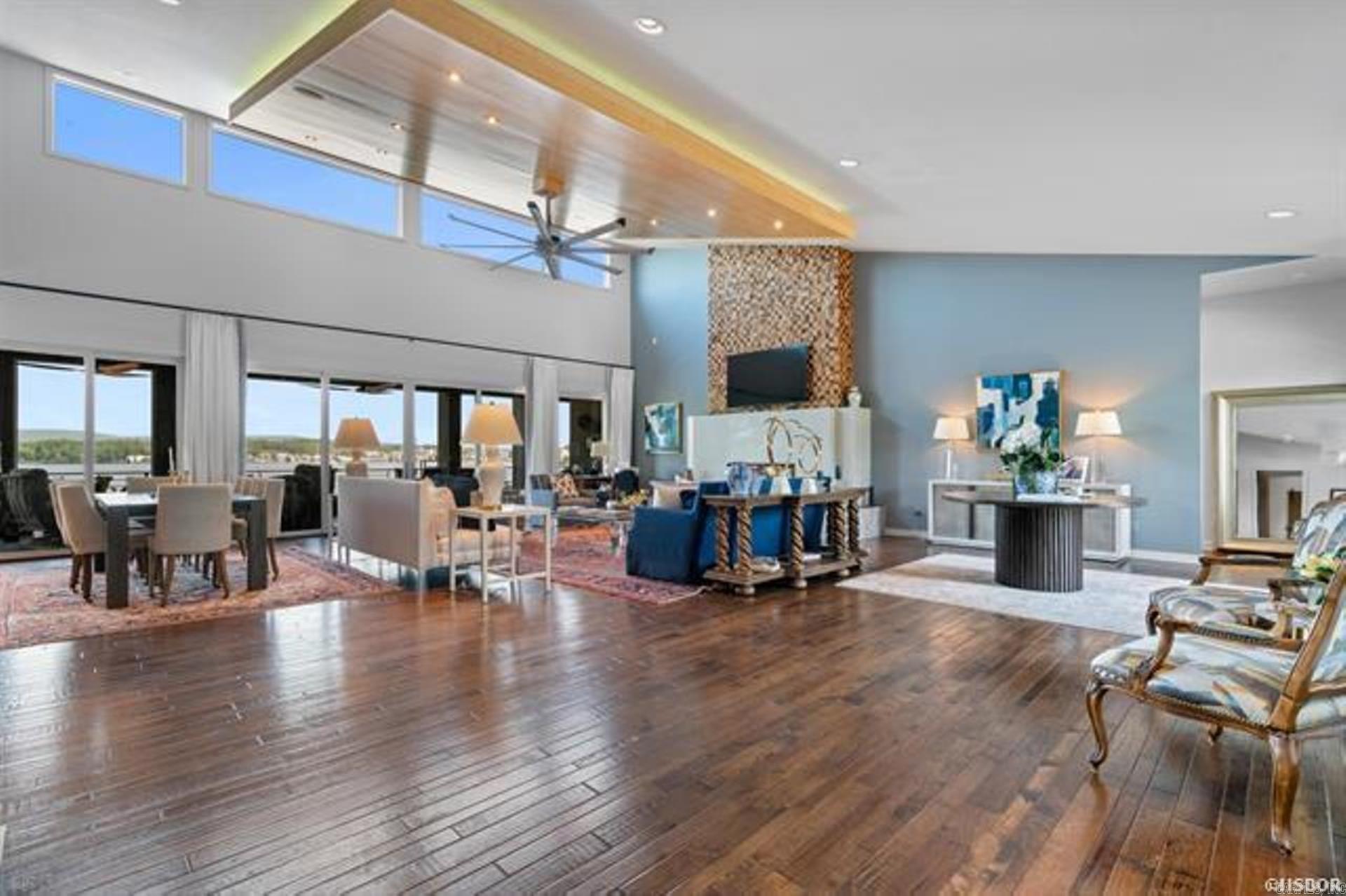 Point on Wilson Point - Residential