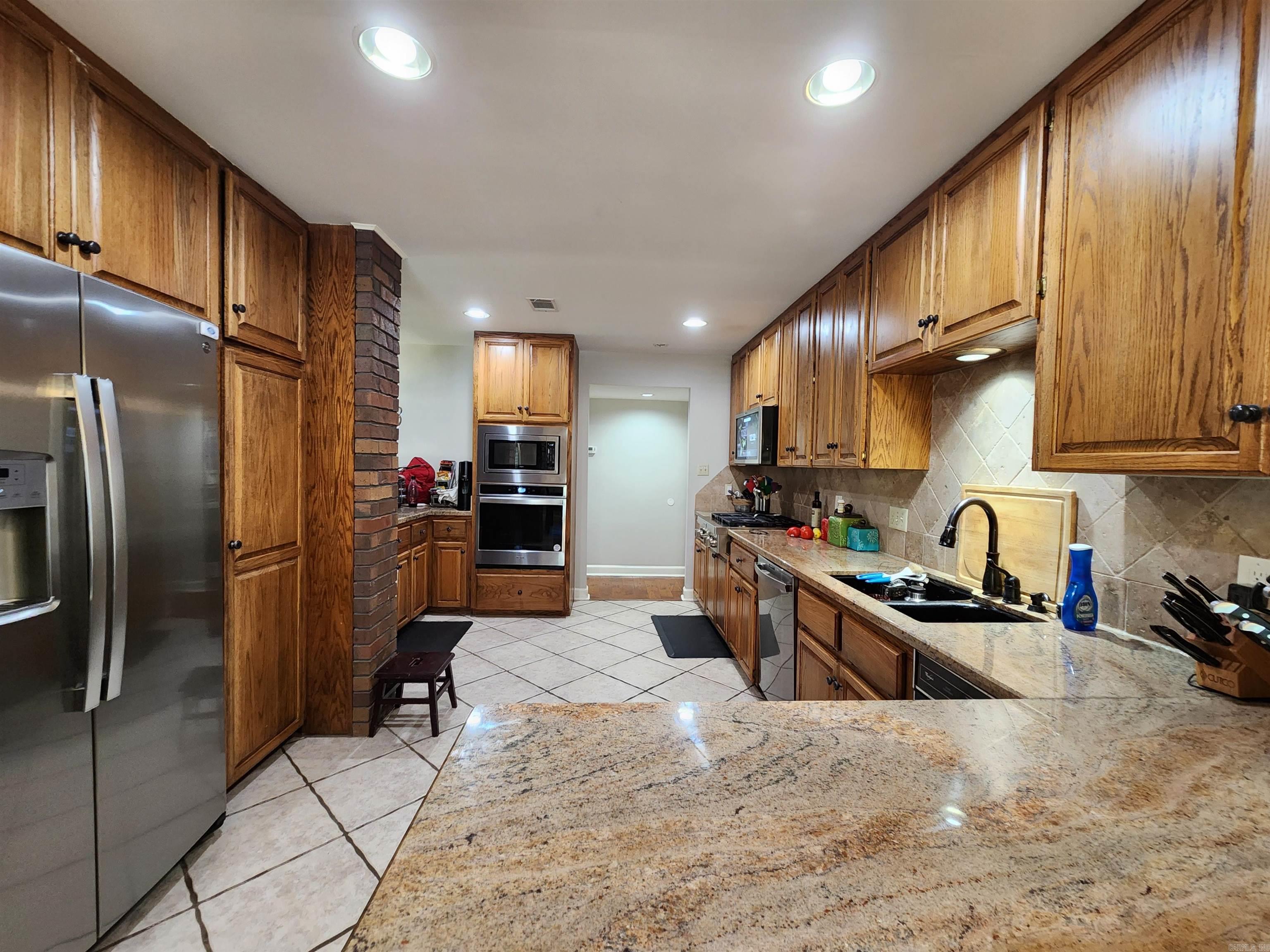 WELLINGTON POINTE - Residential