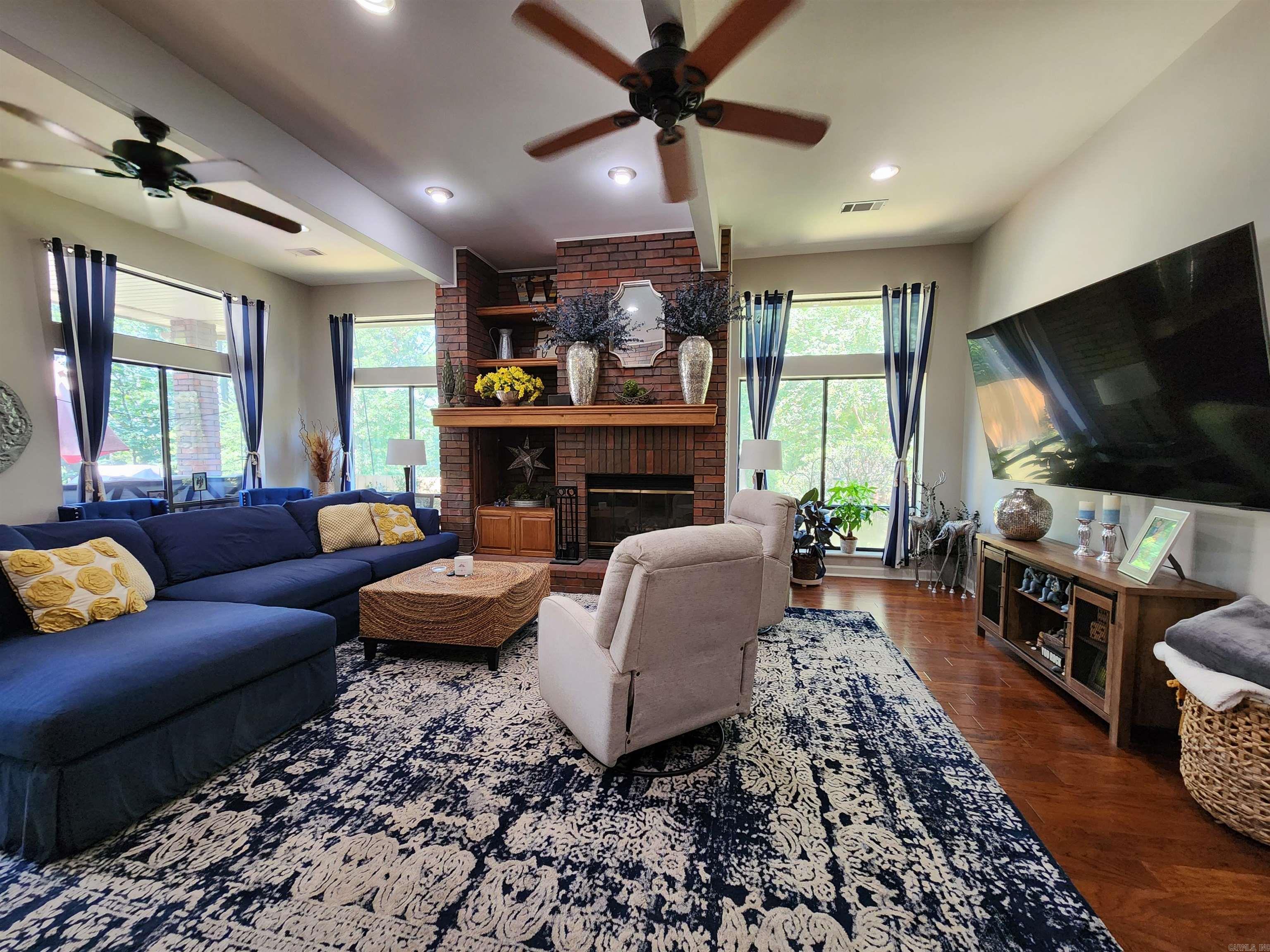 WELLINGTON POINTE - Residential