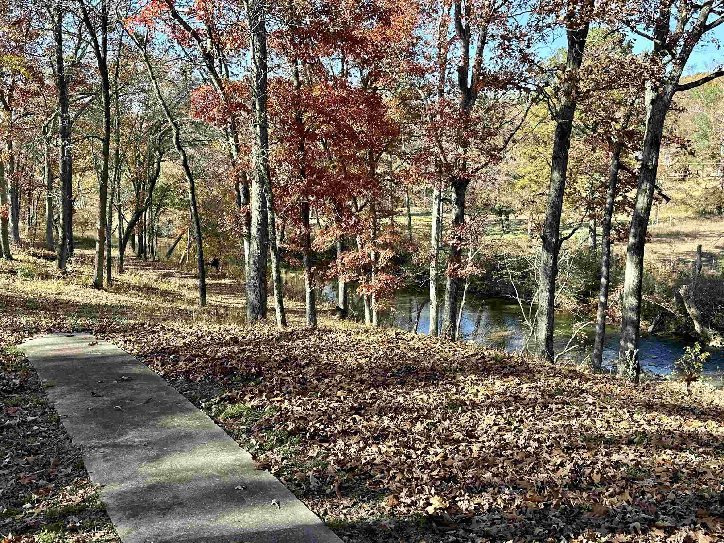 LOUD WATER RETREAT - Residential