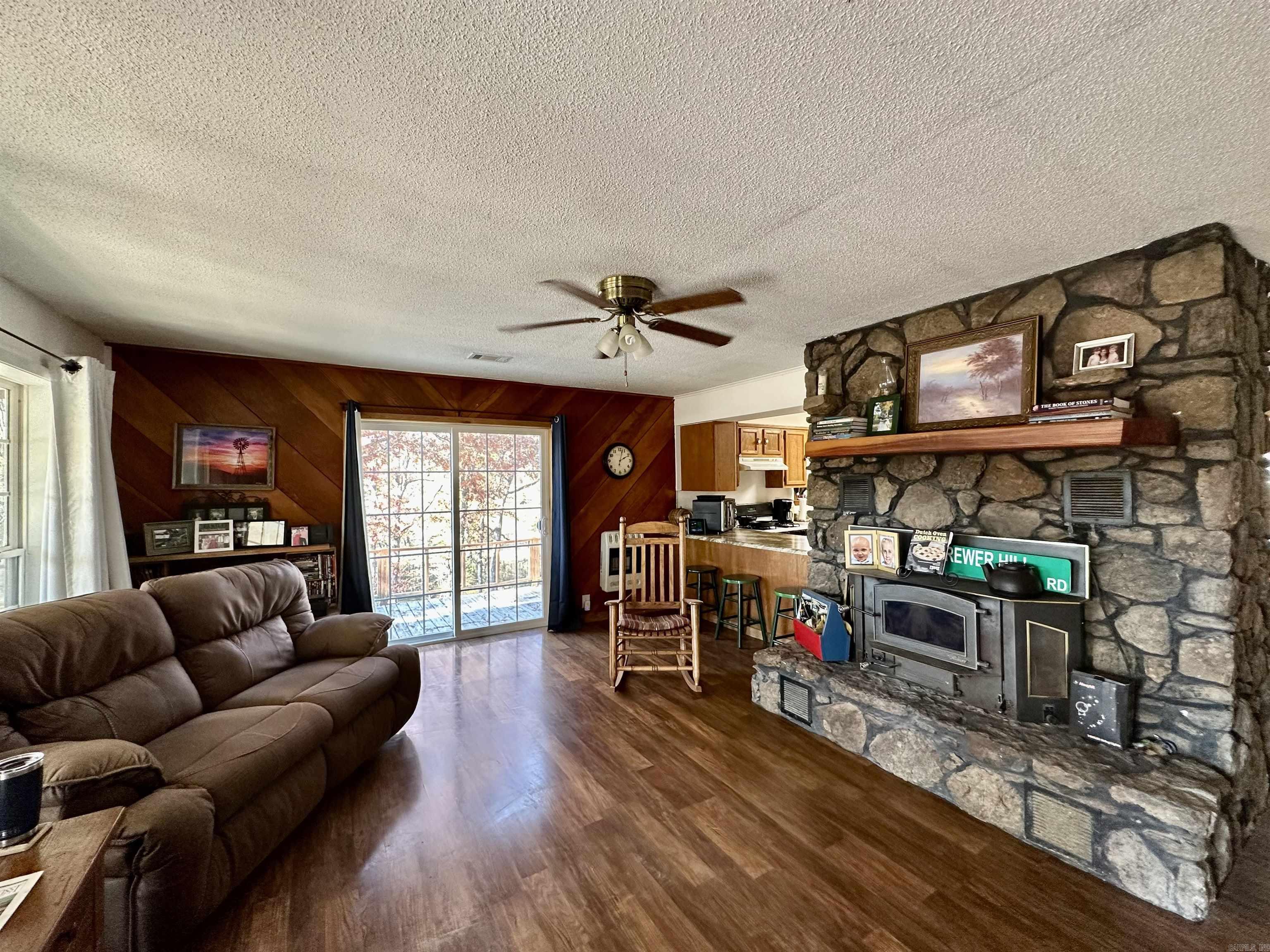 LOUD WATER RETREAT - Residential