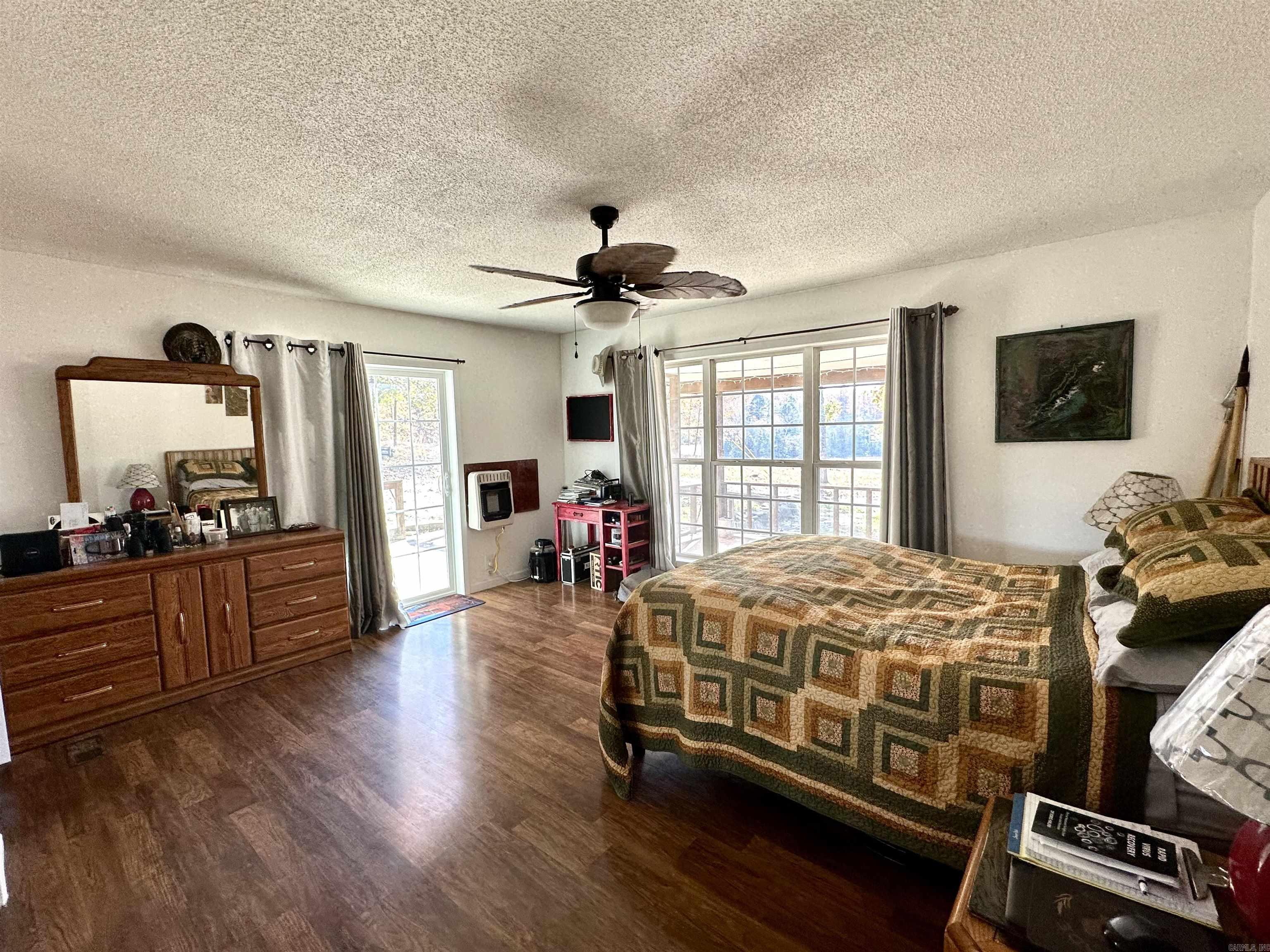 LOUD WATER RETREAT - Residential