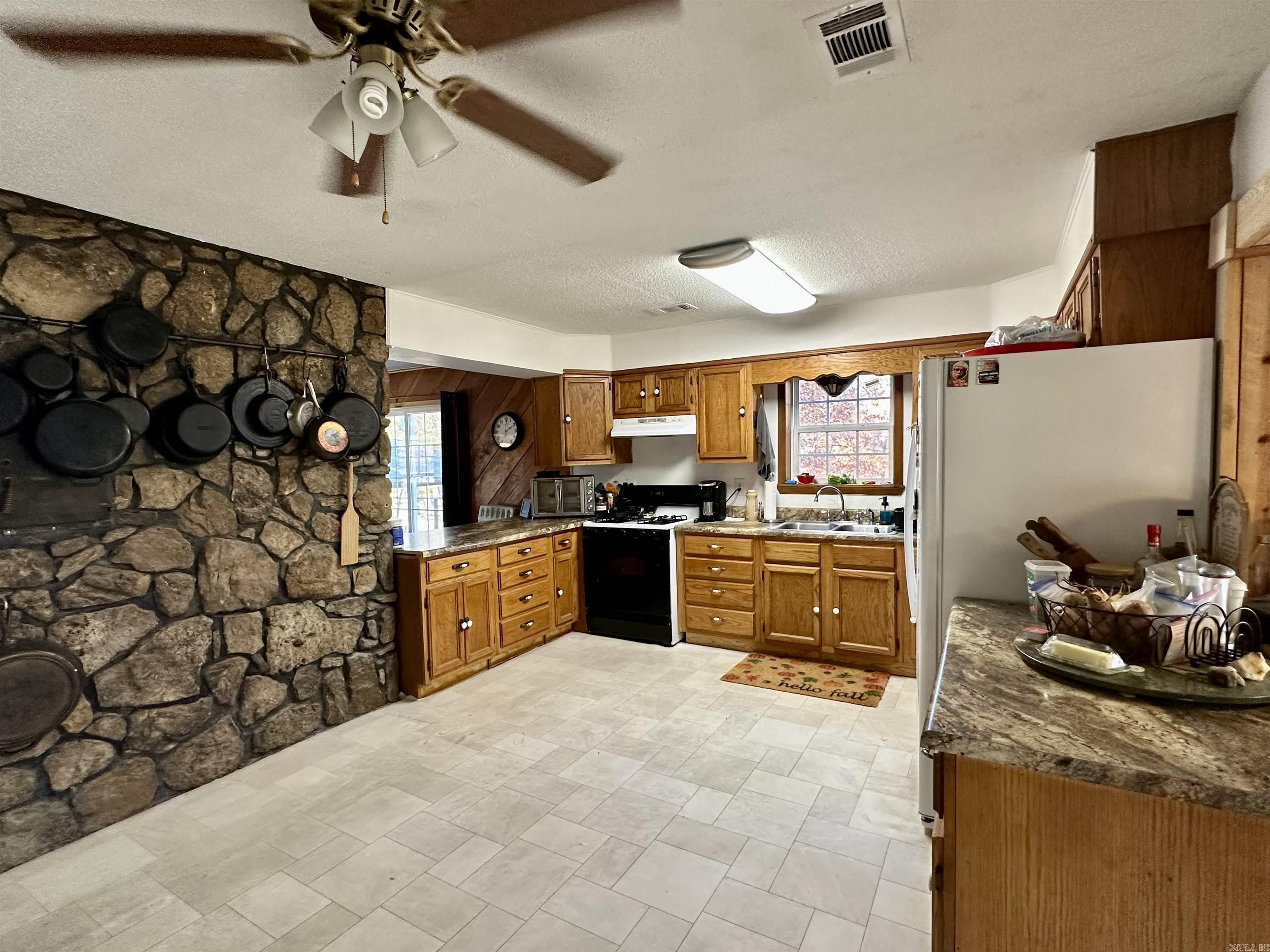 LOUD WATER RETREAT - Residential