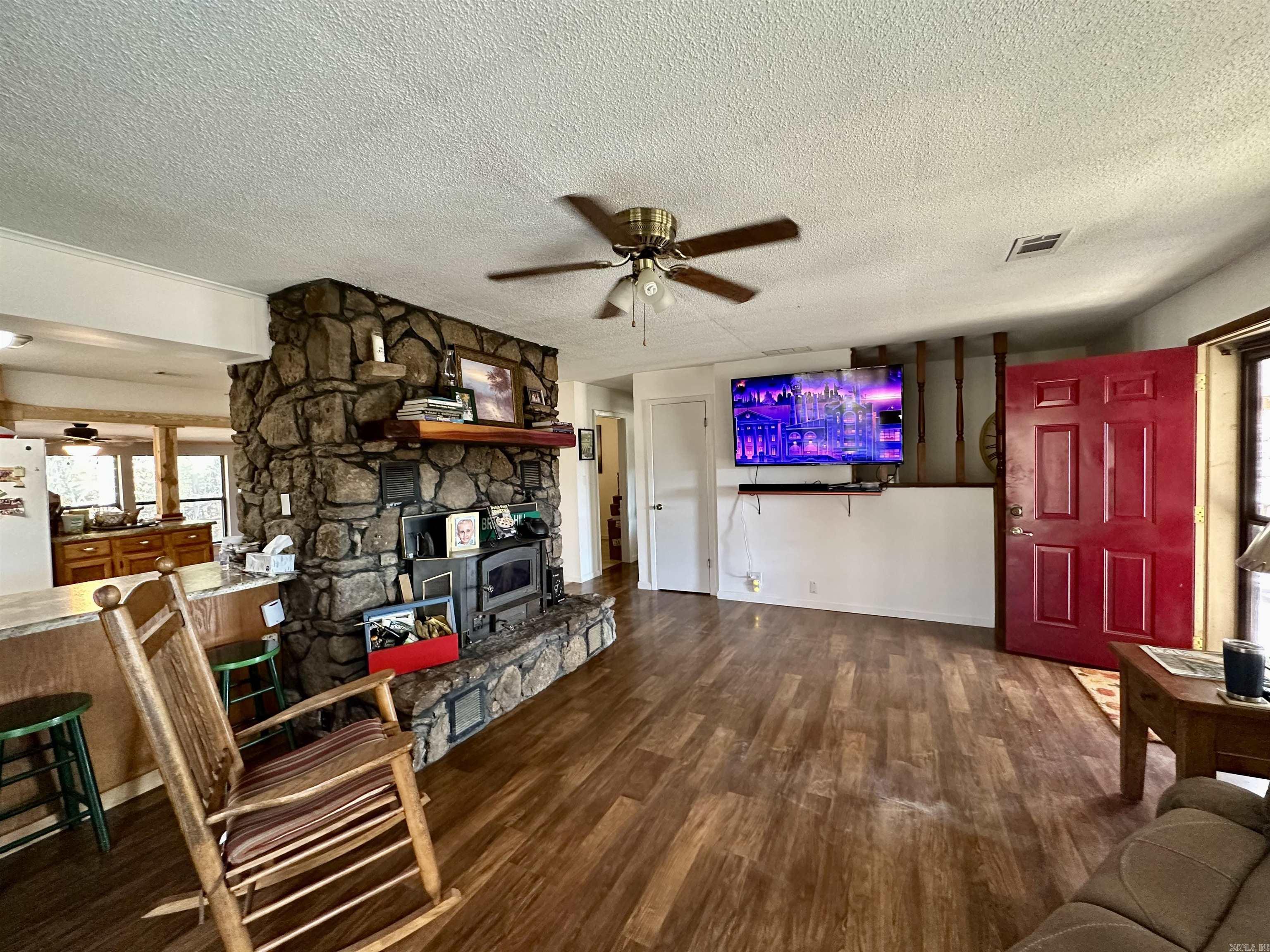 LOUD WATER RETREAT - Residential