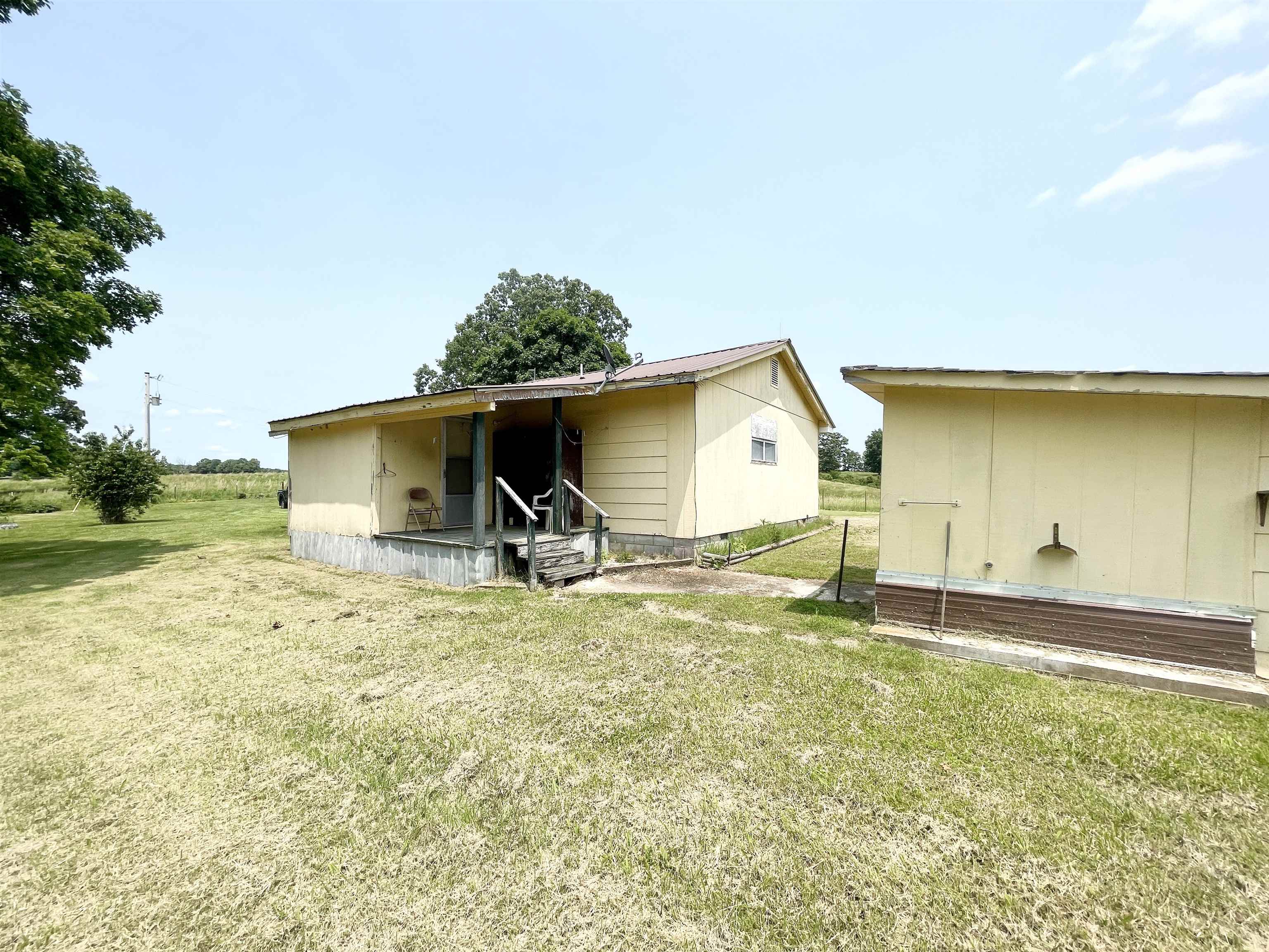 Charming 2 Bed, 2 Bath Home on 36 Acres – Northern Arkansas Paradise Welcome to your private country retreat! This 1-owner, well-maintained 2 bedroom, 2 bathroom home sits on a beautiful 36-acre spread in the heart of Northern Arkansas, offering the perfect mix of comfort, seclusion, and functionality. Bosting 1,248 sq ft of living space, the home features a spacious kitchen with a gas cook stove, ample cabinet space, and all appliances conveying — ideal for home cooks and gatherings. You'll appreciate the thoughtful storage throughout the home, making it as practical as it is cozy. The land is fully fenced and cross-fenced, making it perfect for livestock or agricultural use. Enjoy the peaceful scenery with 2 ponds, county road frontage, and some of the best hunting in the area. With mostly pasture land, there’s plenty of open space for gardening, animals, or future expansion. Additional features include: Private well and septic system Gently rolling terrain with scenic views Ideal setup for a hobby farm, homestead, or recreational getaway Whether you're looking to settle down, escape the hustle and bustle or invest in a slice of AR property, Look no further!