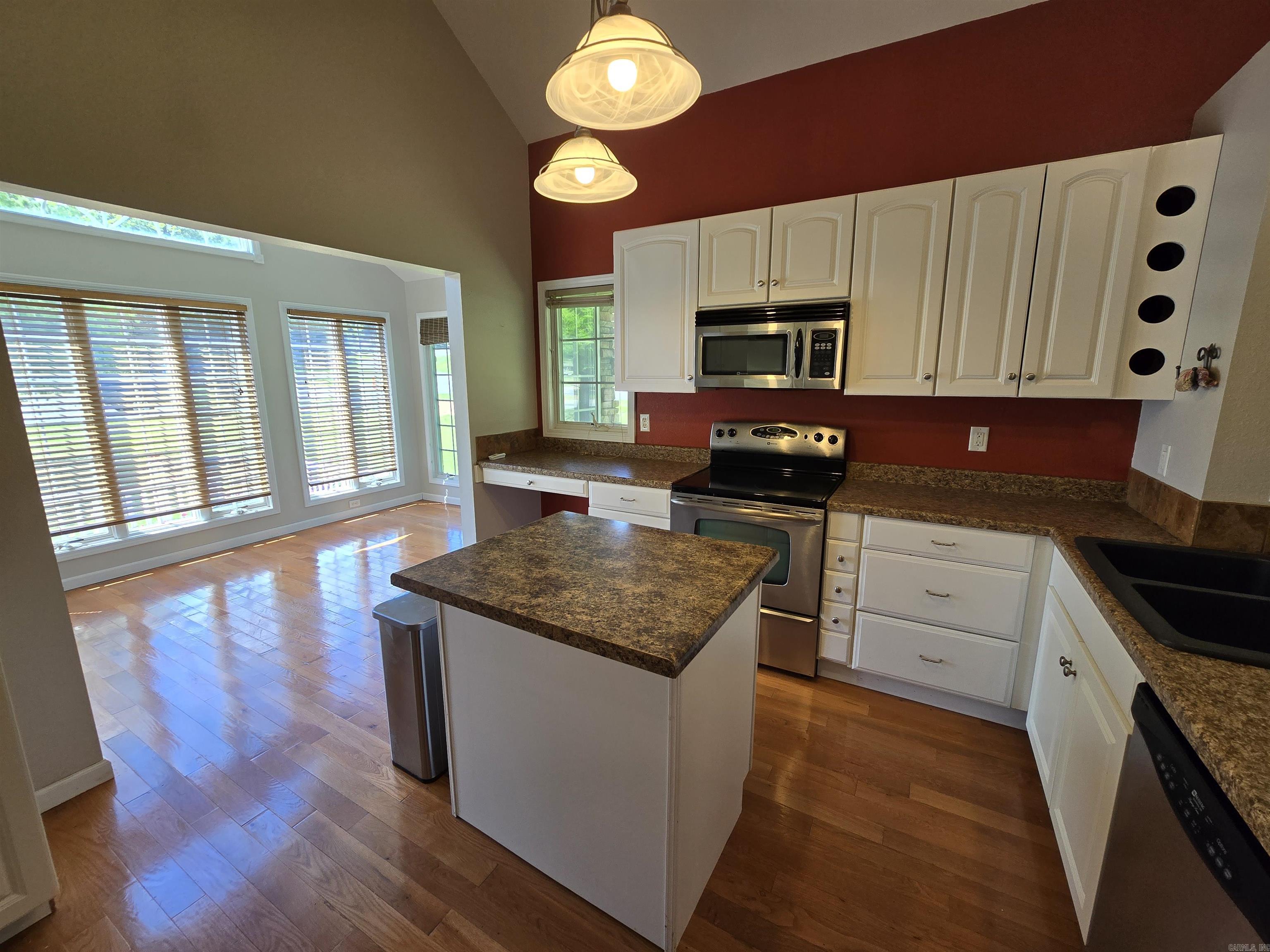CASTLE RIDGE - Residential