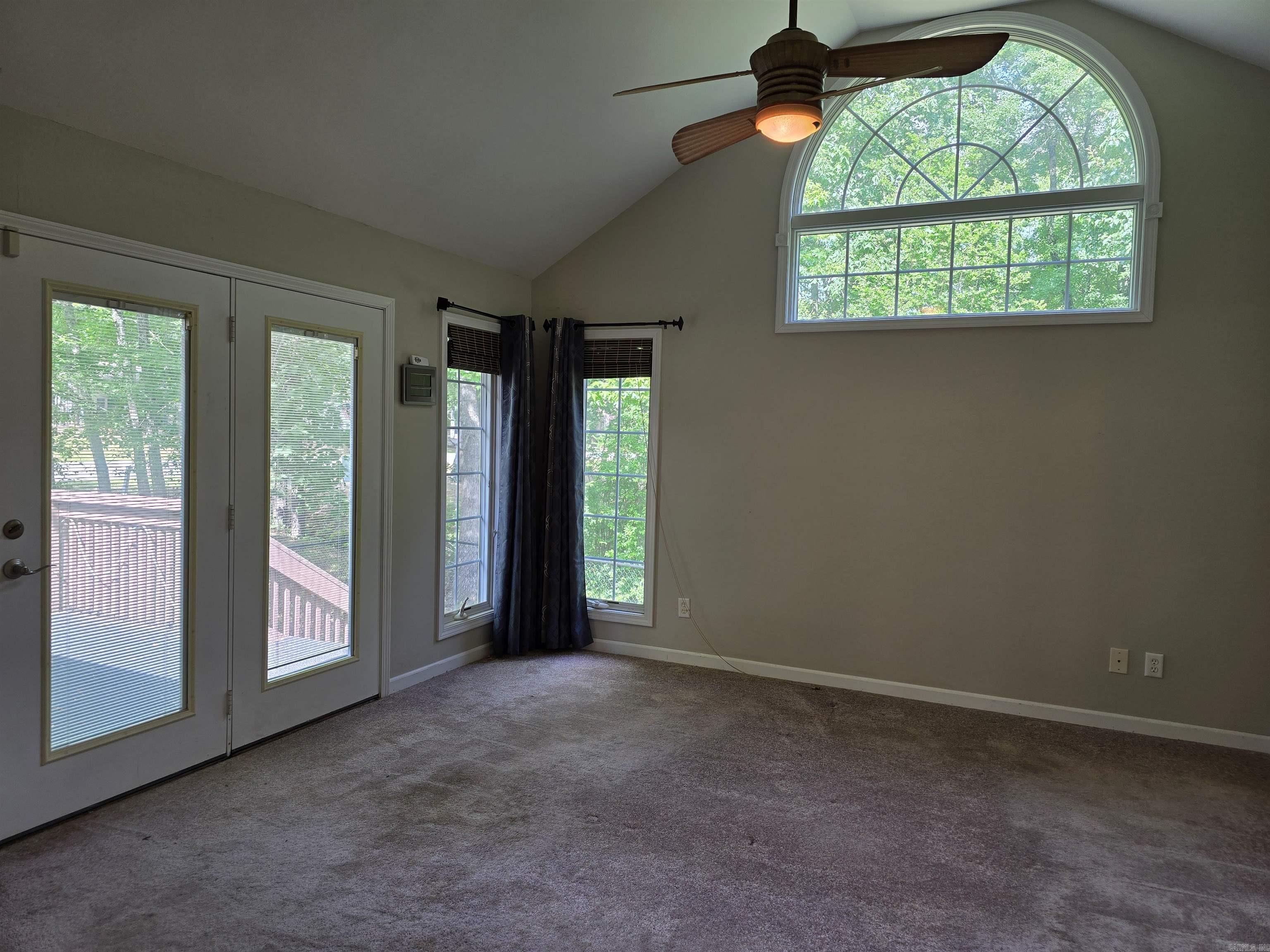 CASTLE RIDGE - Residential