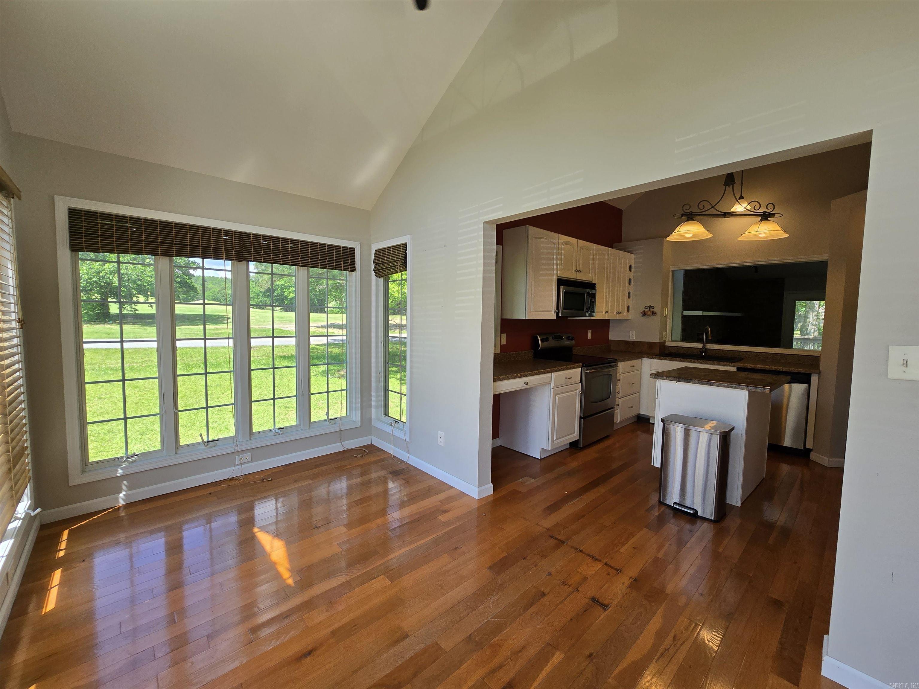 CASTLE RIDGE - Residential