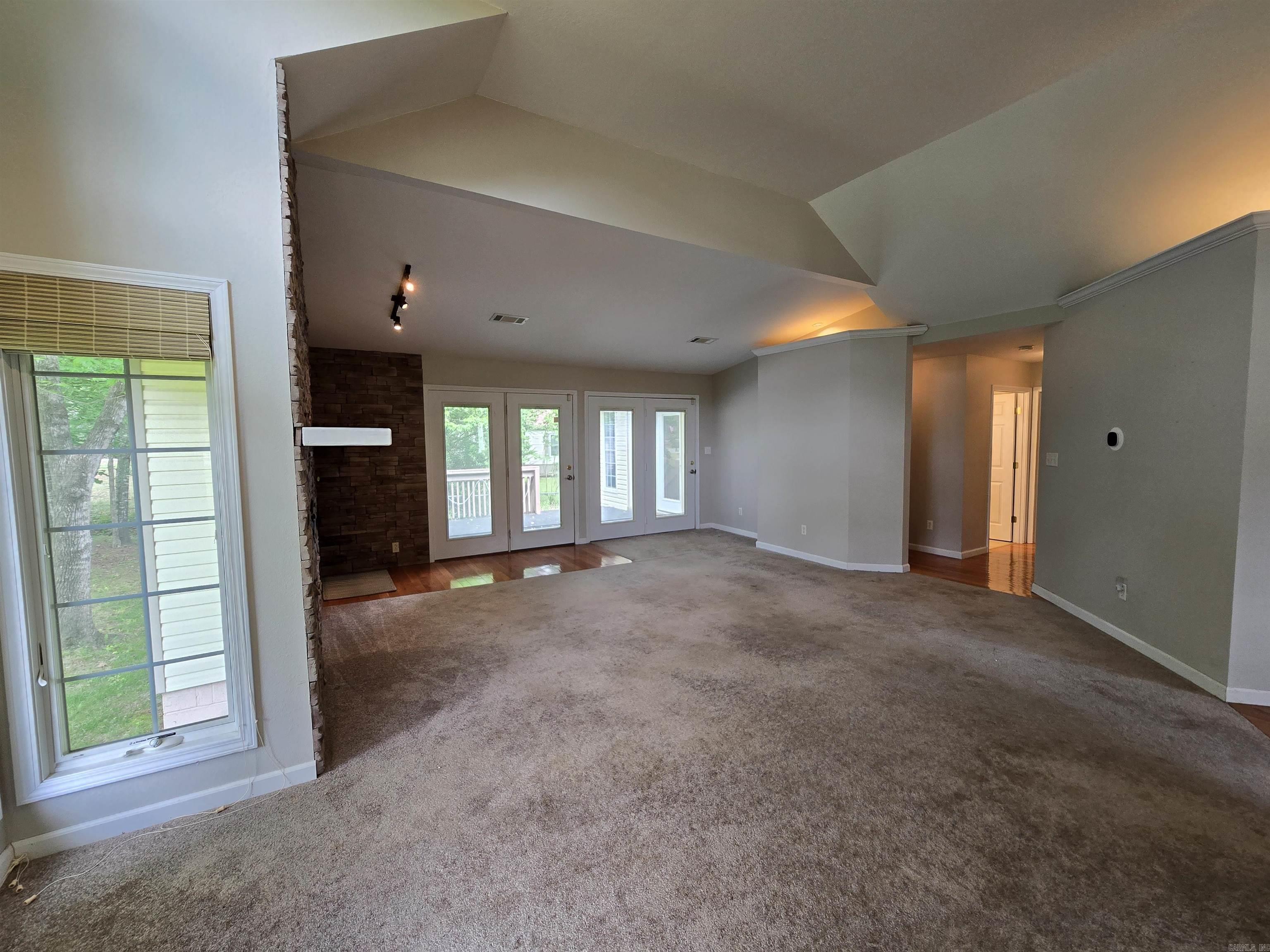 CASTLE RIDGE - Residential