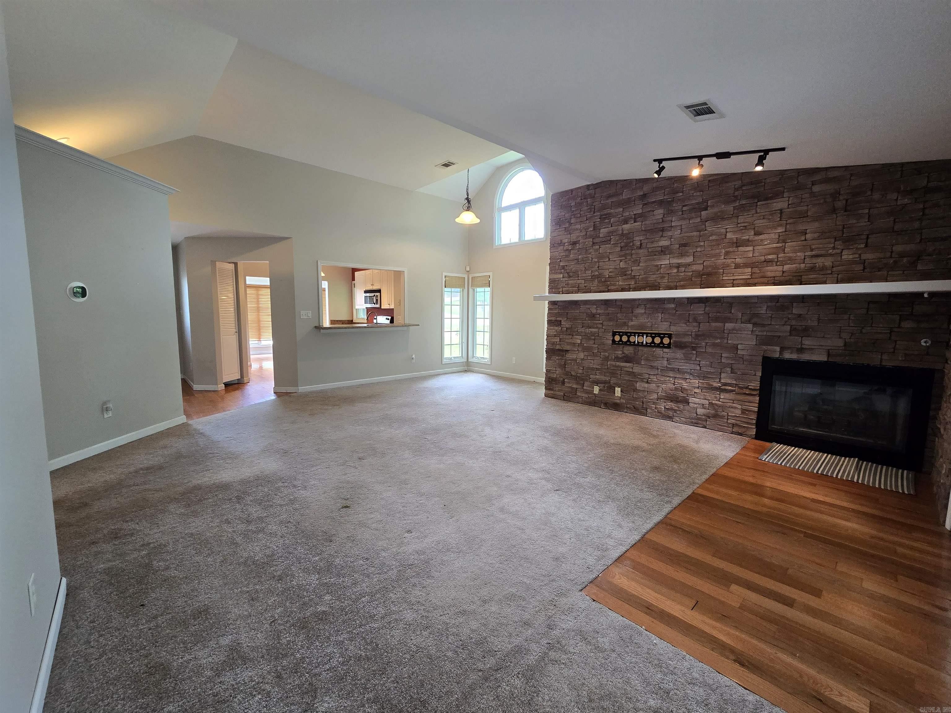 CASTLE RIDGE - Residential