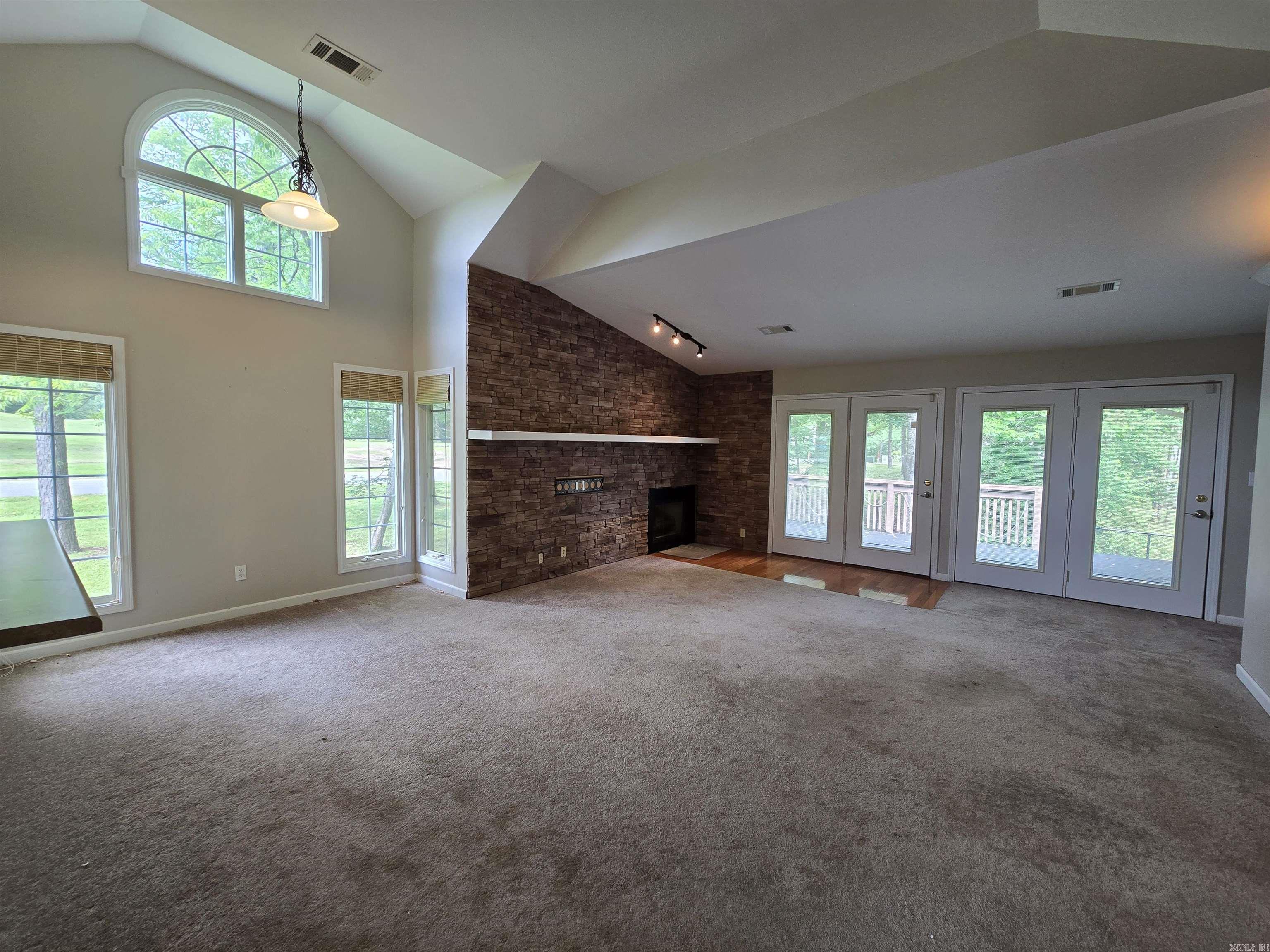 CASTLE RIDGE - Residential
