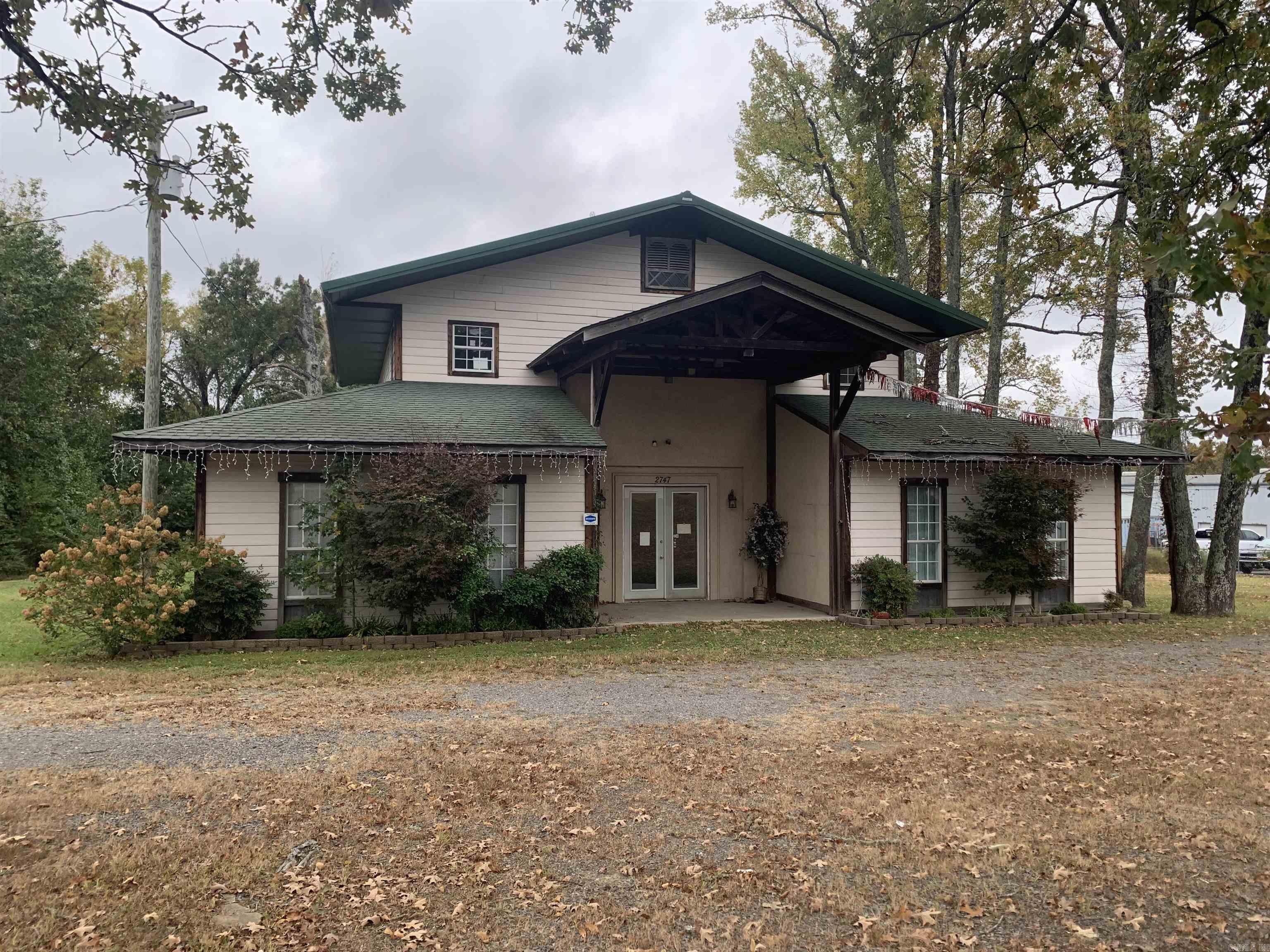 Have your Venue of your choice!! Great Retail, Restaurant, or Office building located in Clinton. Large 2 story building. Location on Hwy 65. Easy access.