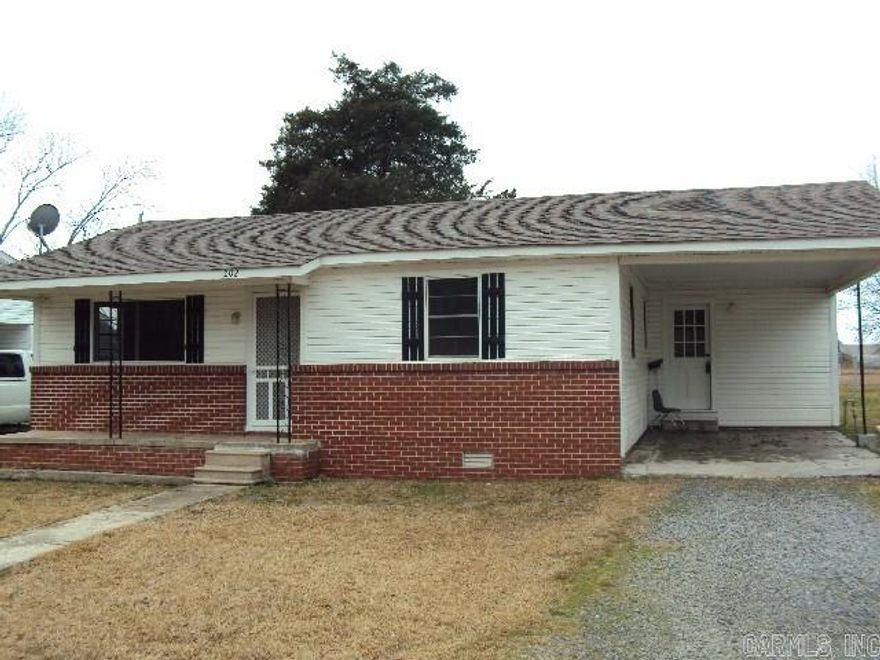 Cute, cute, cute, ready for new owners! Redone from floor to ceiling. Please check this one out and they owner a offer. Walking distance to shopping and banking and more. SEE AGENT REMARKS