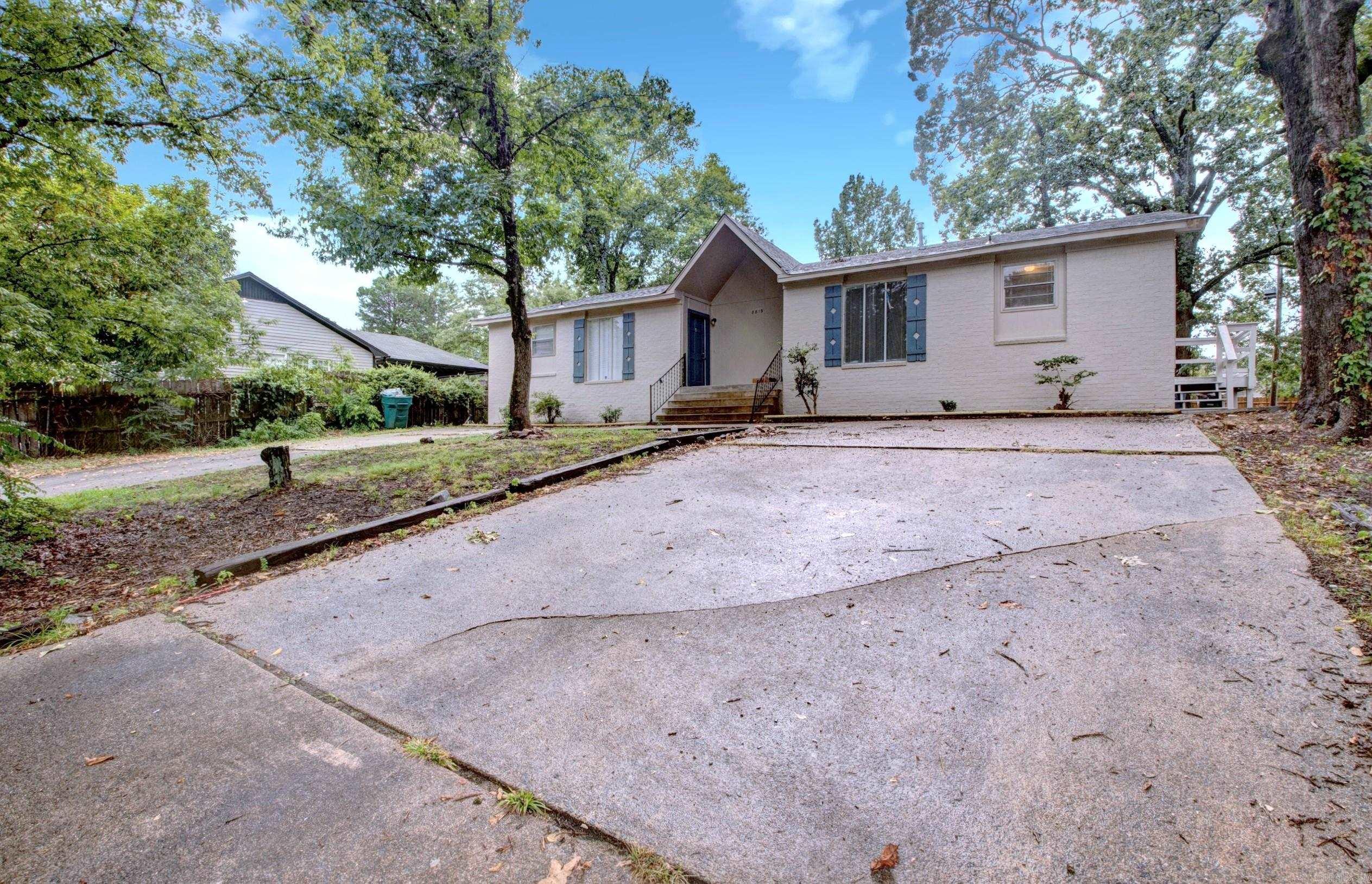 This well-maintained duplex offers an incredible mix of income potential and move-in readiness. One side is currently rented for $925/month, providing instant cash flow. The other side has been fully remodeled from top to bottom and is being advertised at $950/month, but is currently vacant giving you the flexibility to place your own tenant or move in and let the other side help pay your mortgage. Donāt miss this chance to own a turnkey property with built-in income!