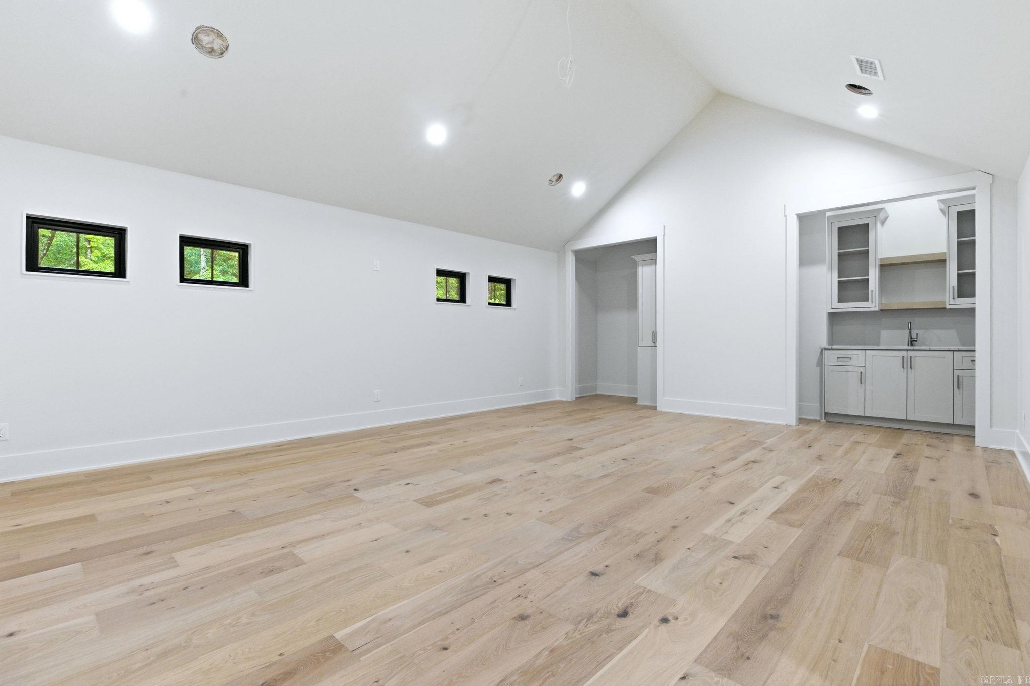 HAZEL OAK - Residential