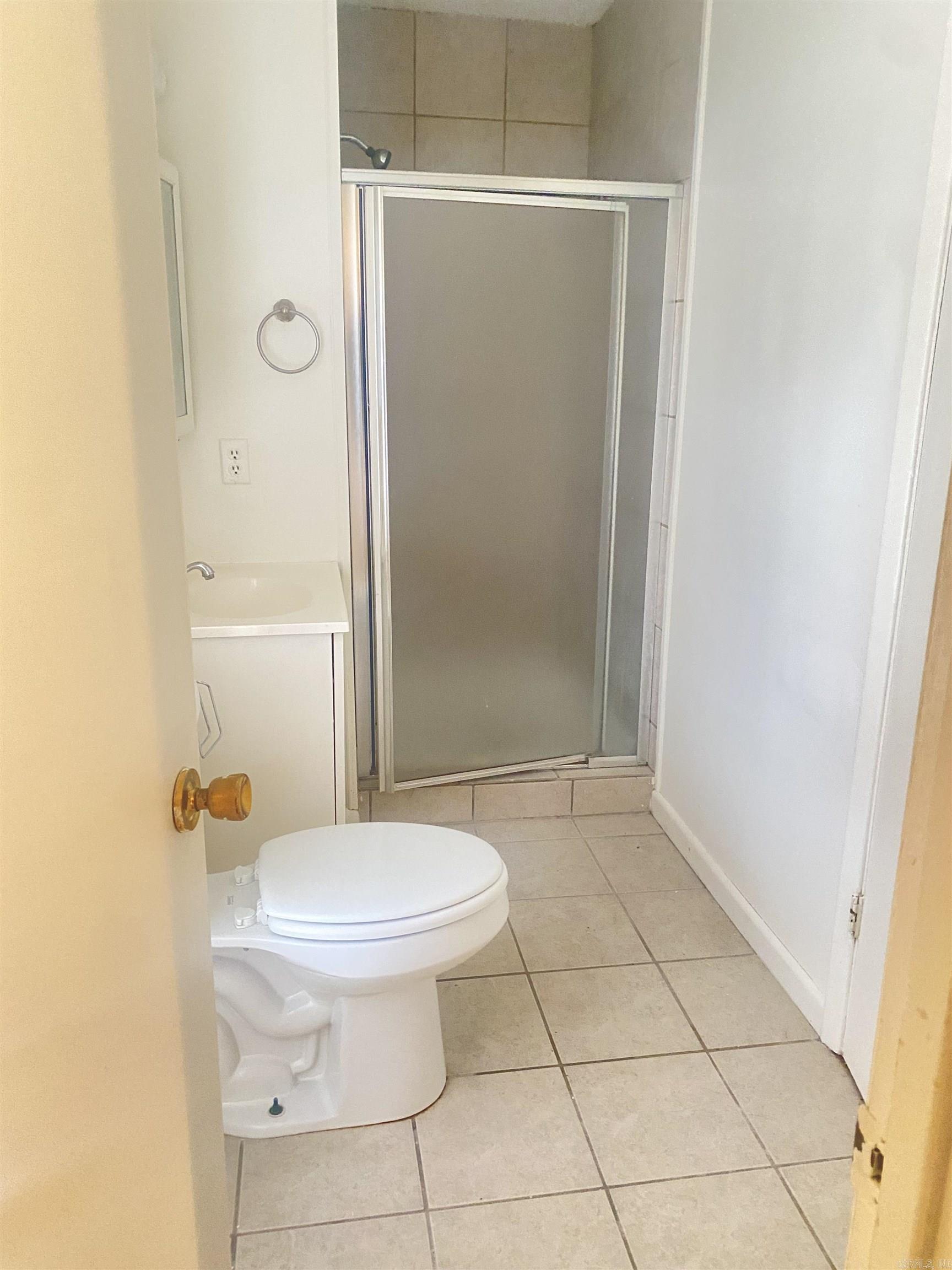 Royal Manor - Residential Lease