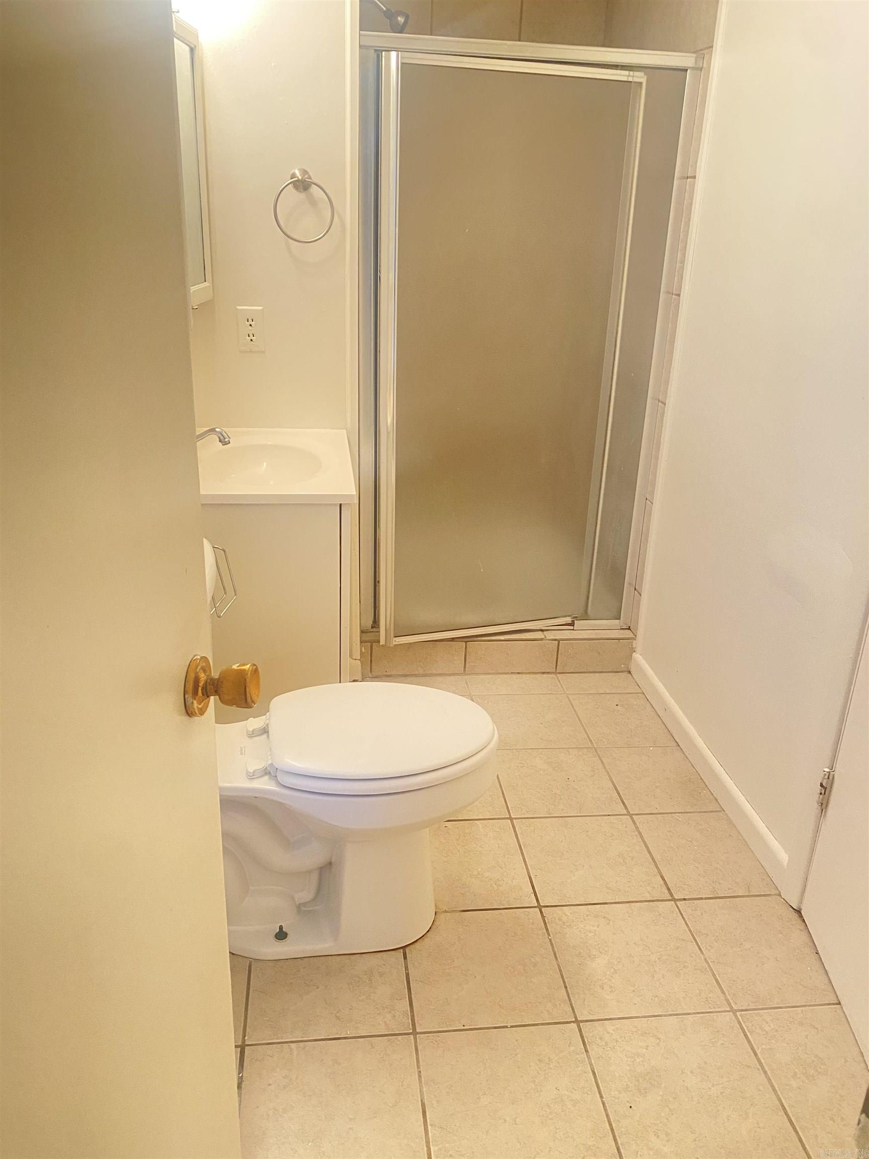 Royal Manor - Residential Lease