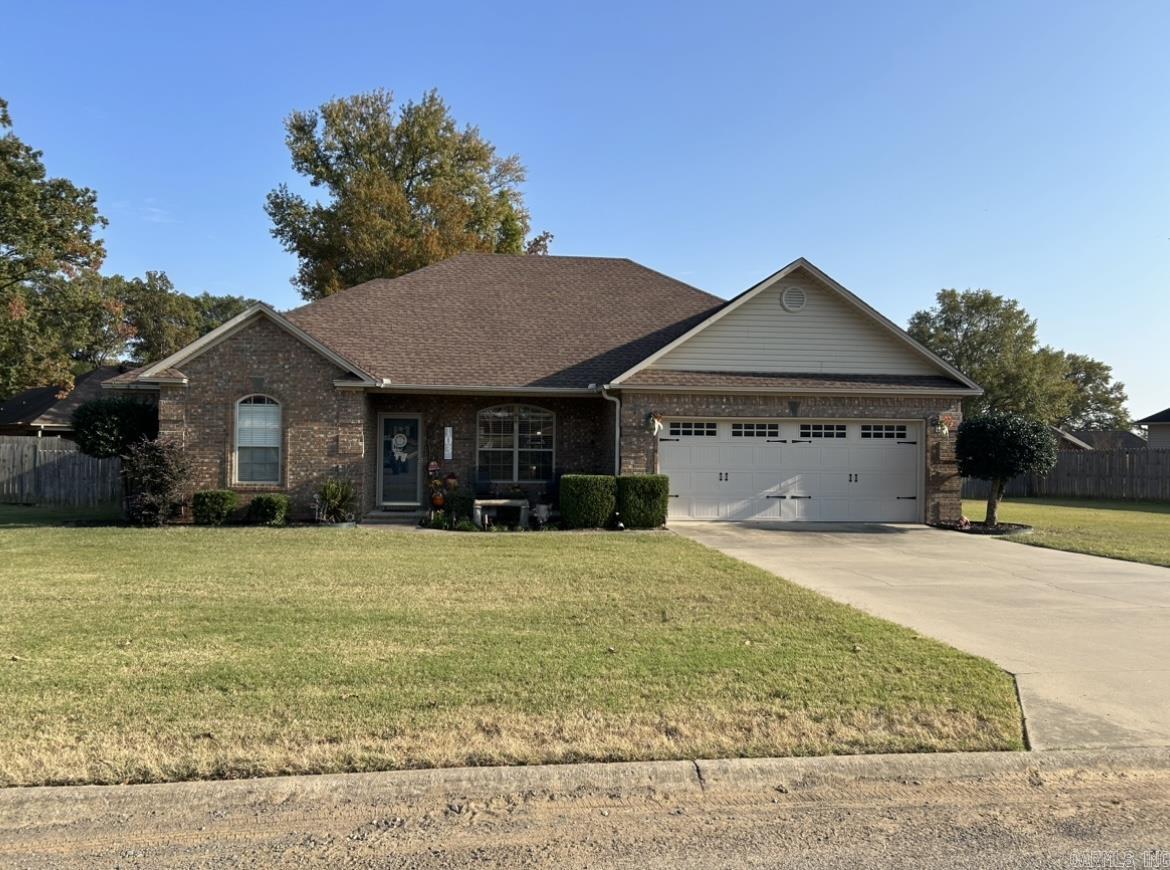 This stunning 4 bed 2 bath house is 1844 sq ft of pure perfection.It is located close to 67/167 and hwy 64. The open floor plan and large backyard are great for entertaining. The house also has a large master and bath set apart from the other rooms for you to have your own quiet little oasis. Don't miss your chance to own this gorgeous home.
