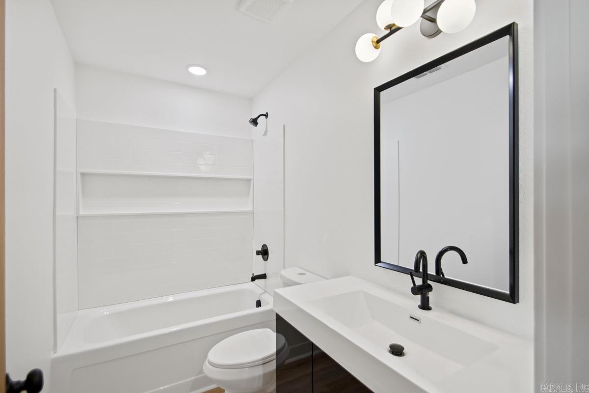 ALGOOD HEIGHTS SUBDIVISION - Residential Lease